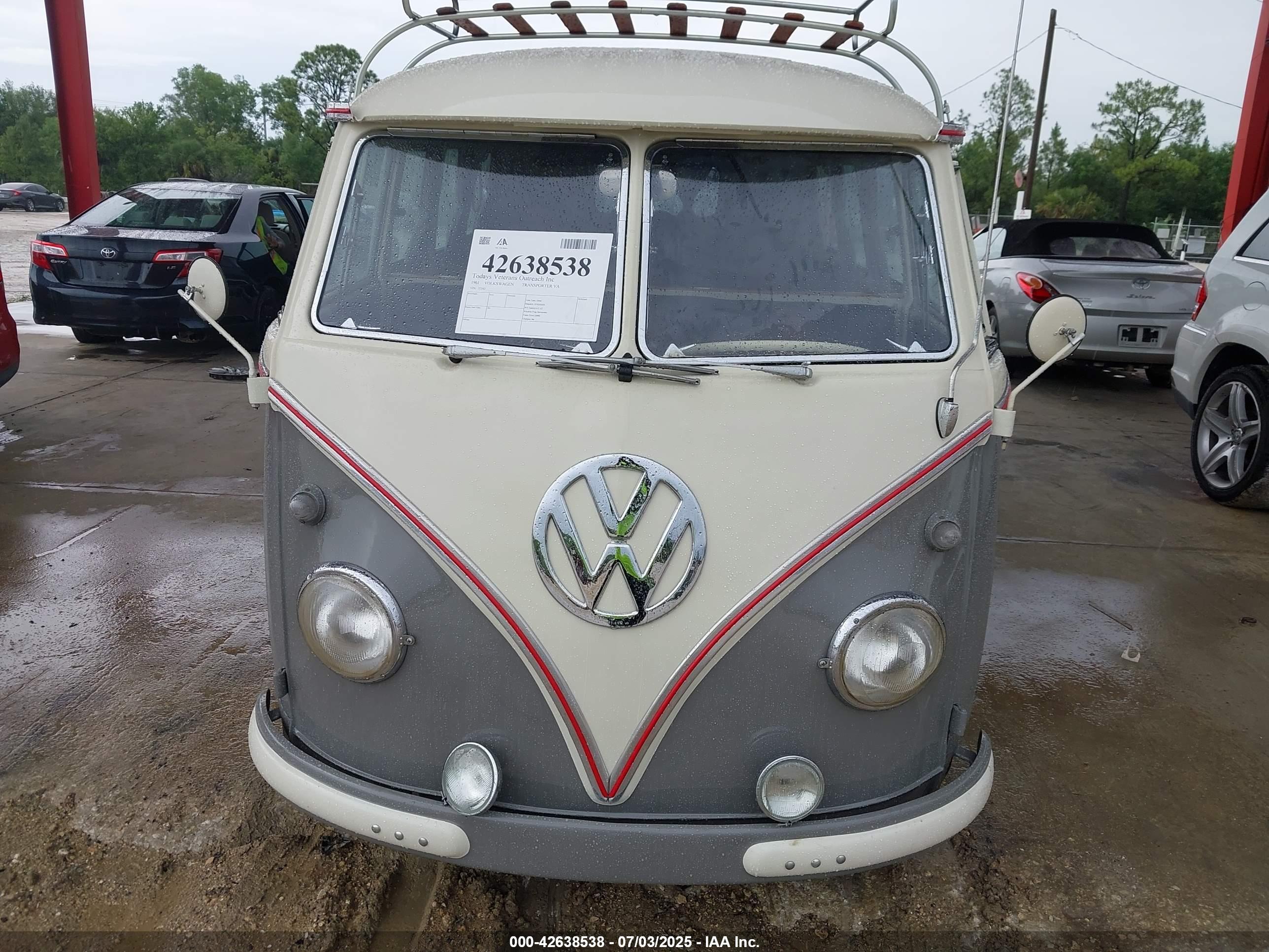VOLKSWAGEN TRANSPORTER image 6