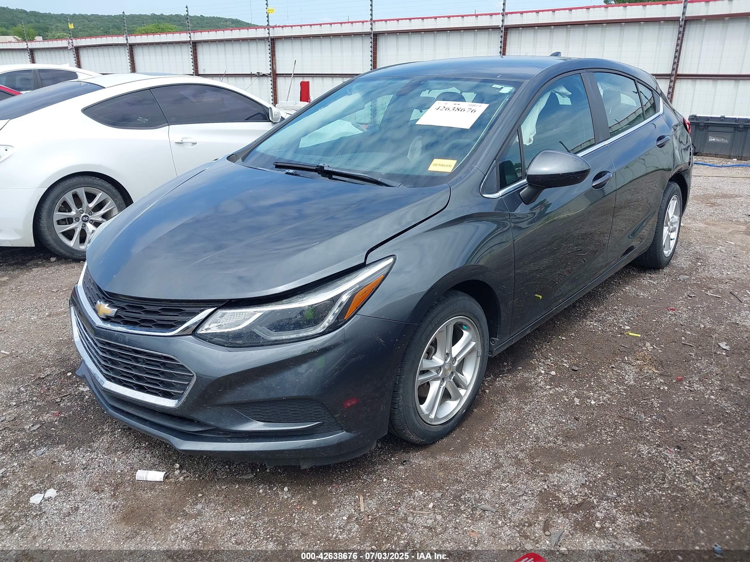 CHEVROLET CRUZE image 2