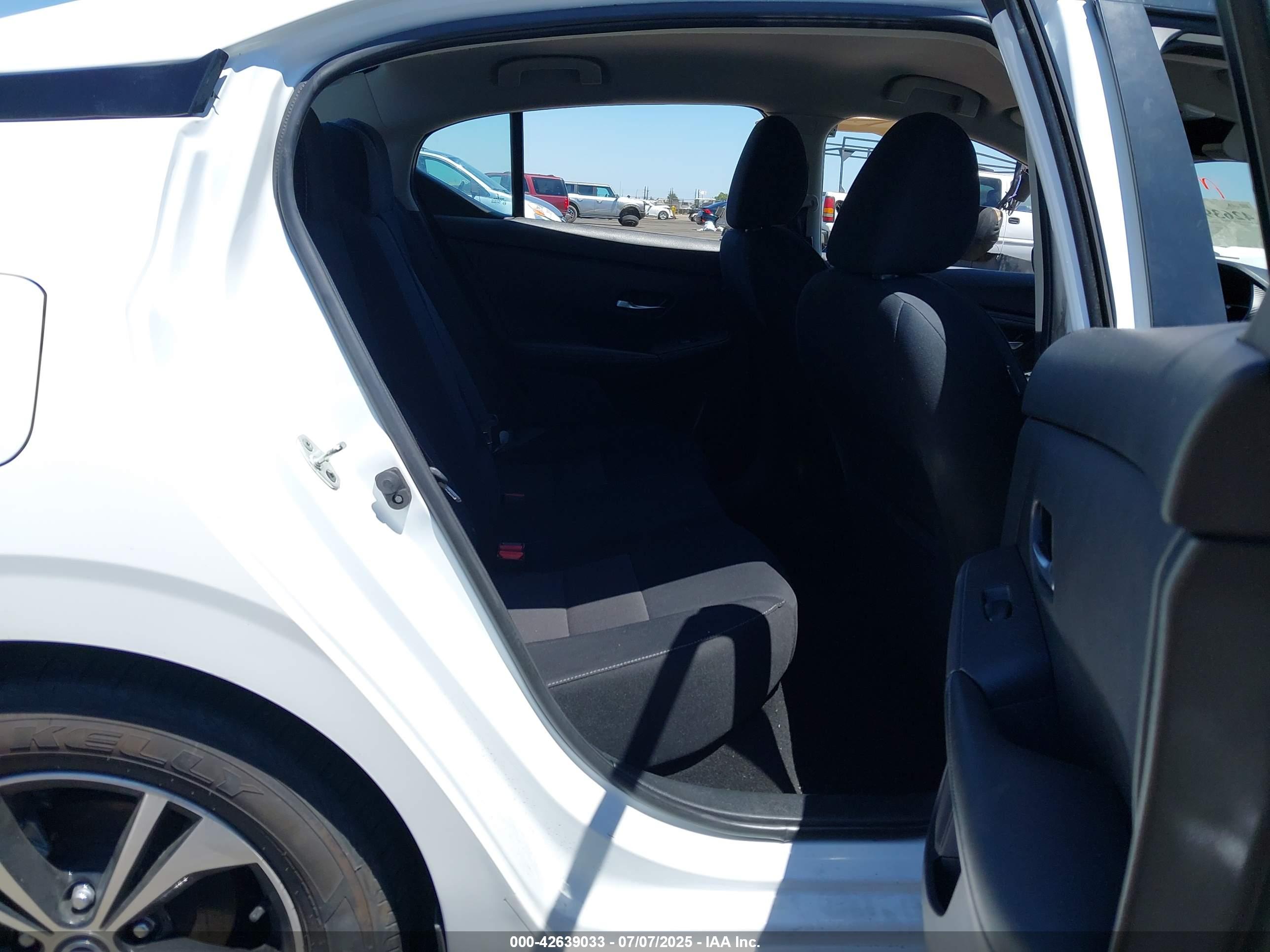 NISSAN SENTRA image 8