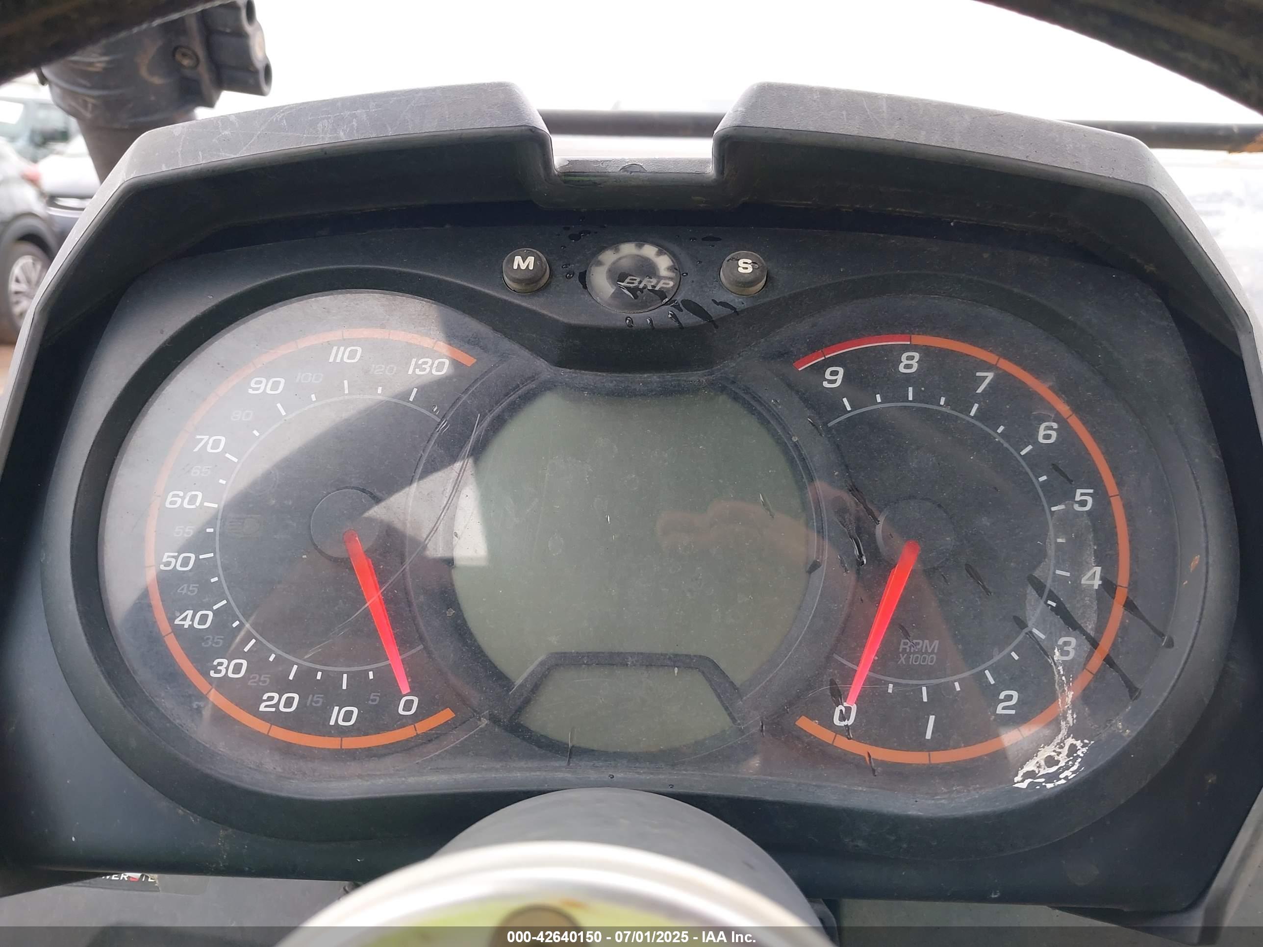 CAN-AM COMMANDER image 7