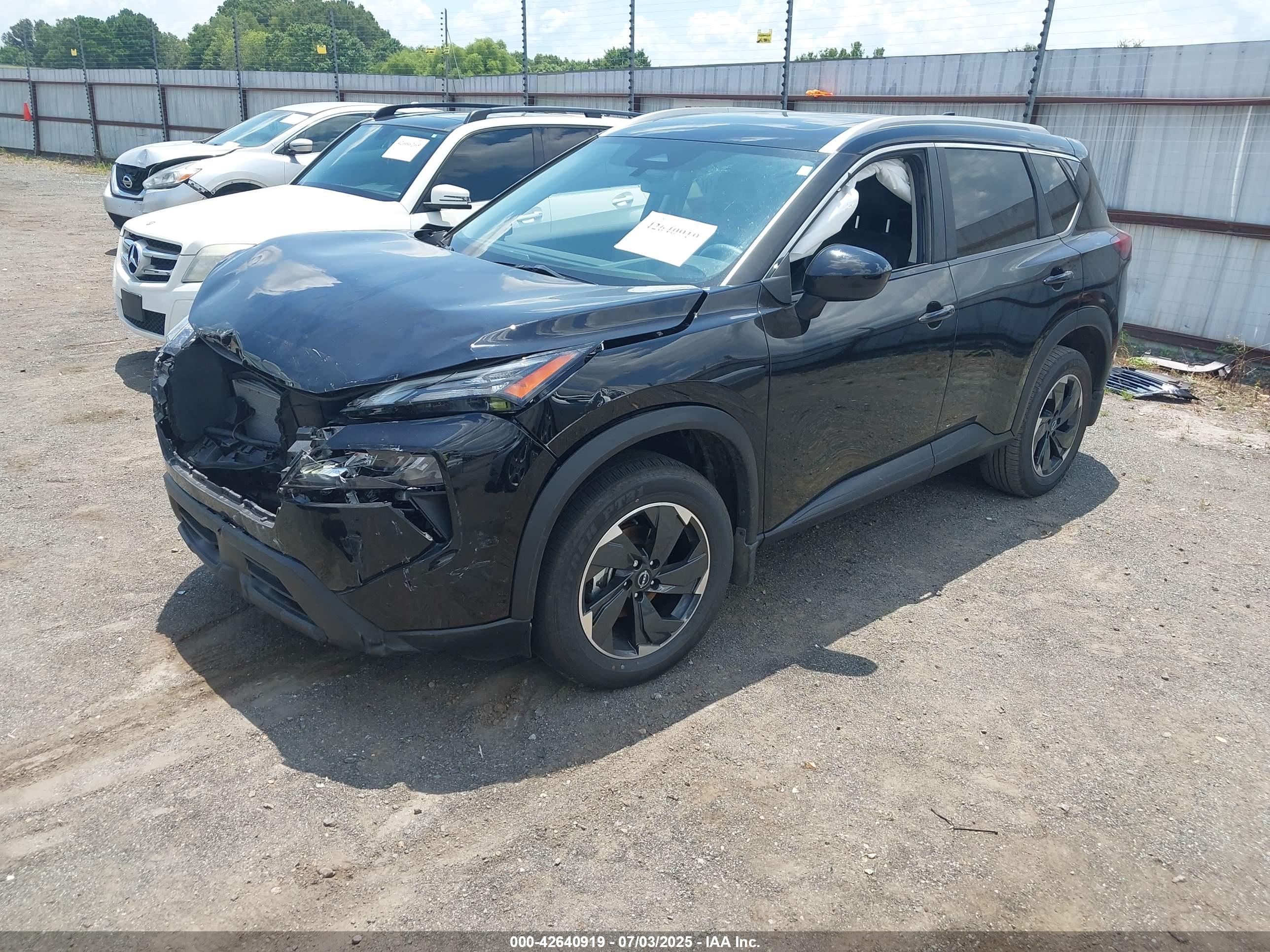 NISSAN ROGUE image 2