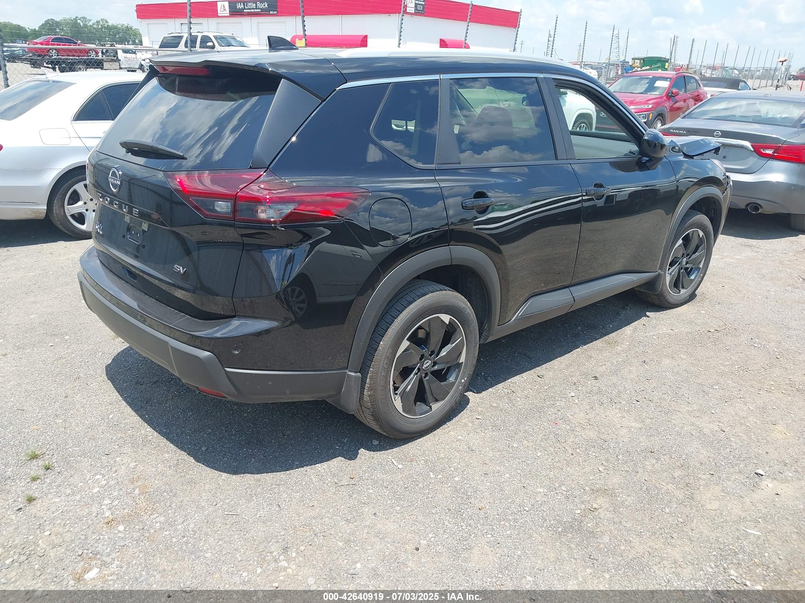 NISSAN ROGUE image 4