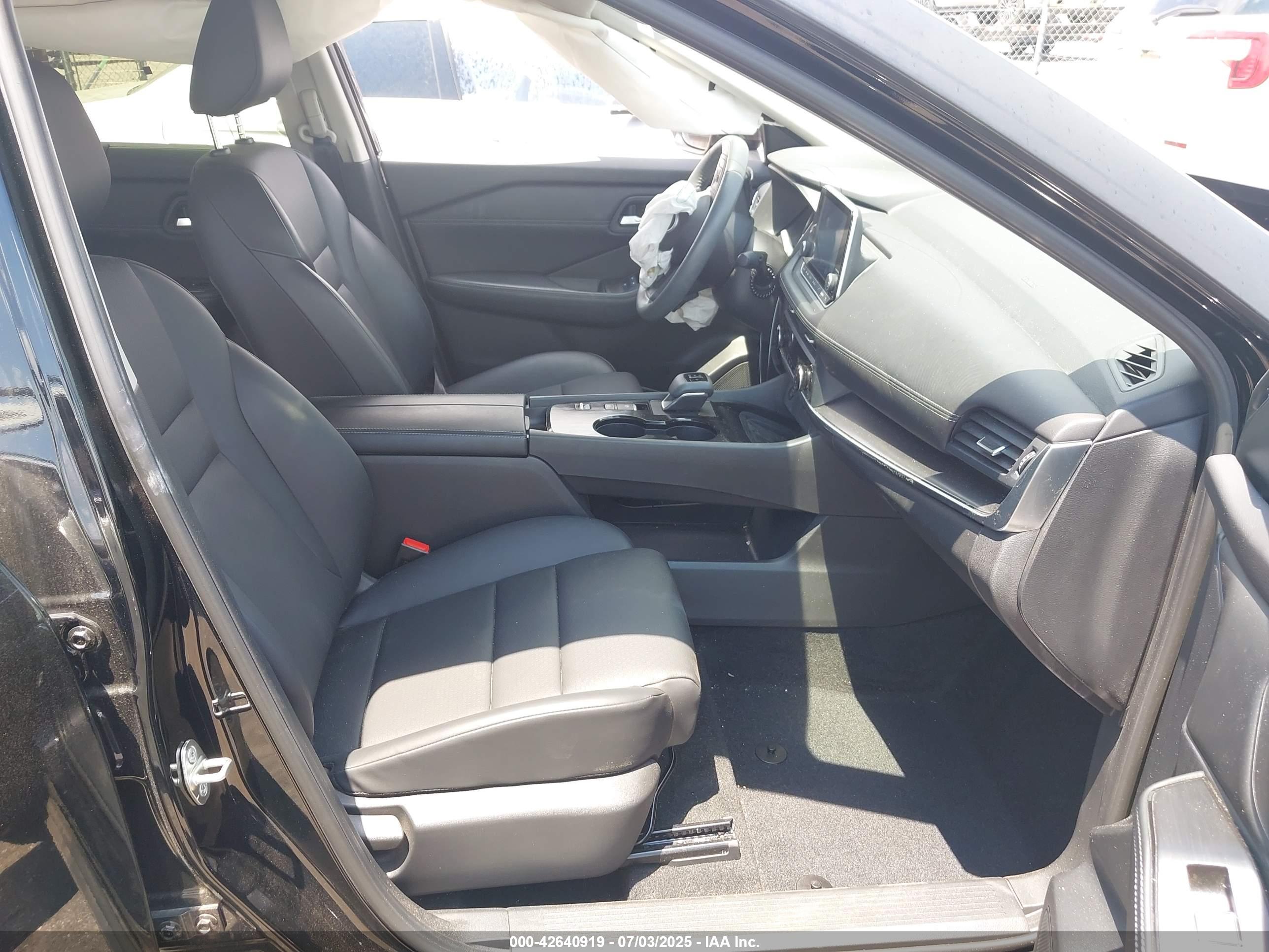 NISSAN ROGUE image 5