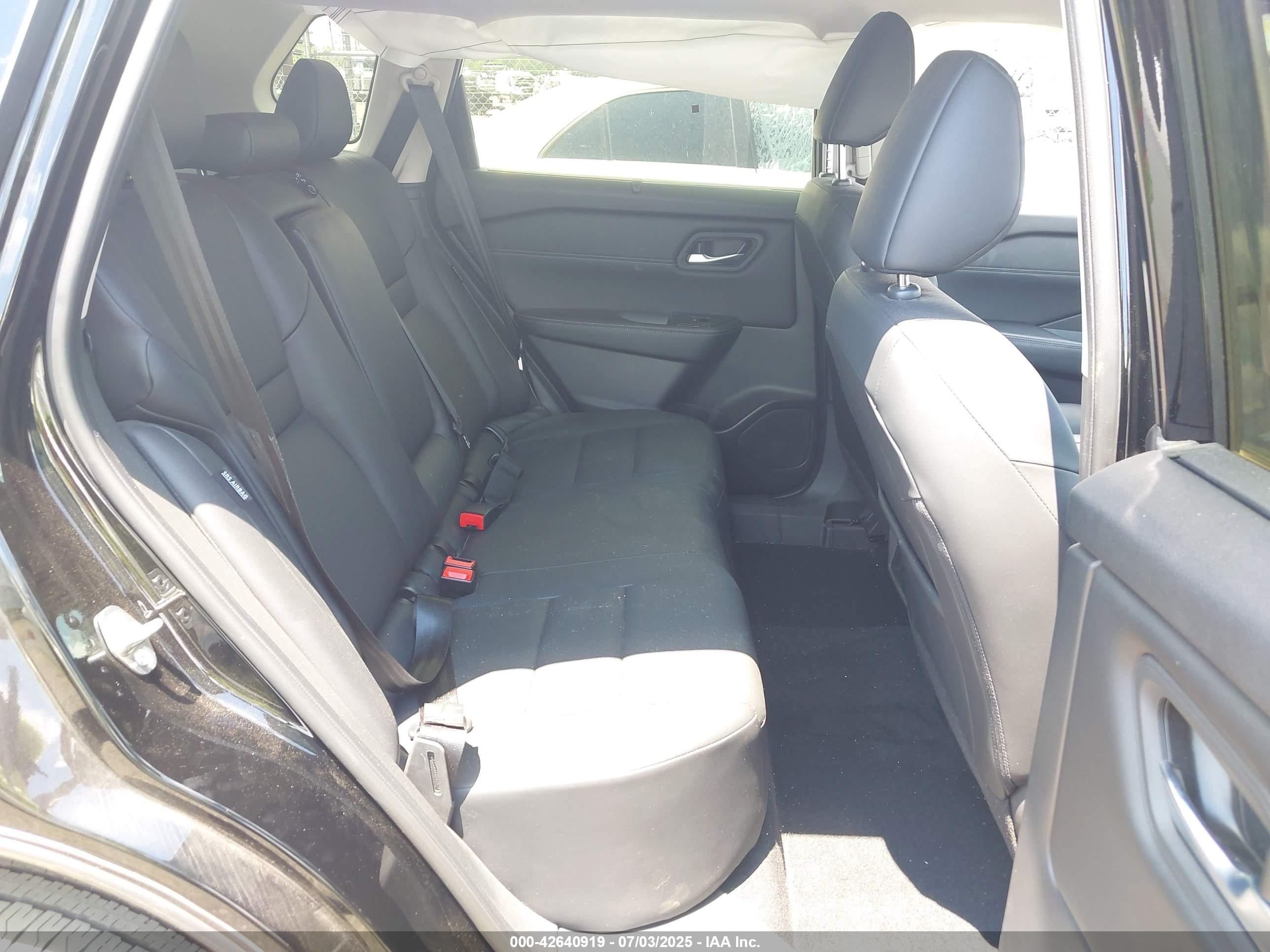 NISSAN ROGUE image 8