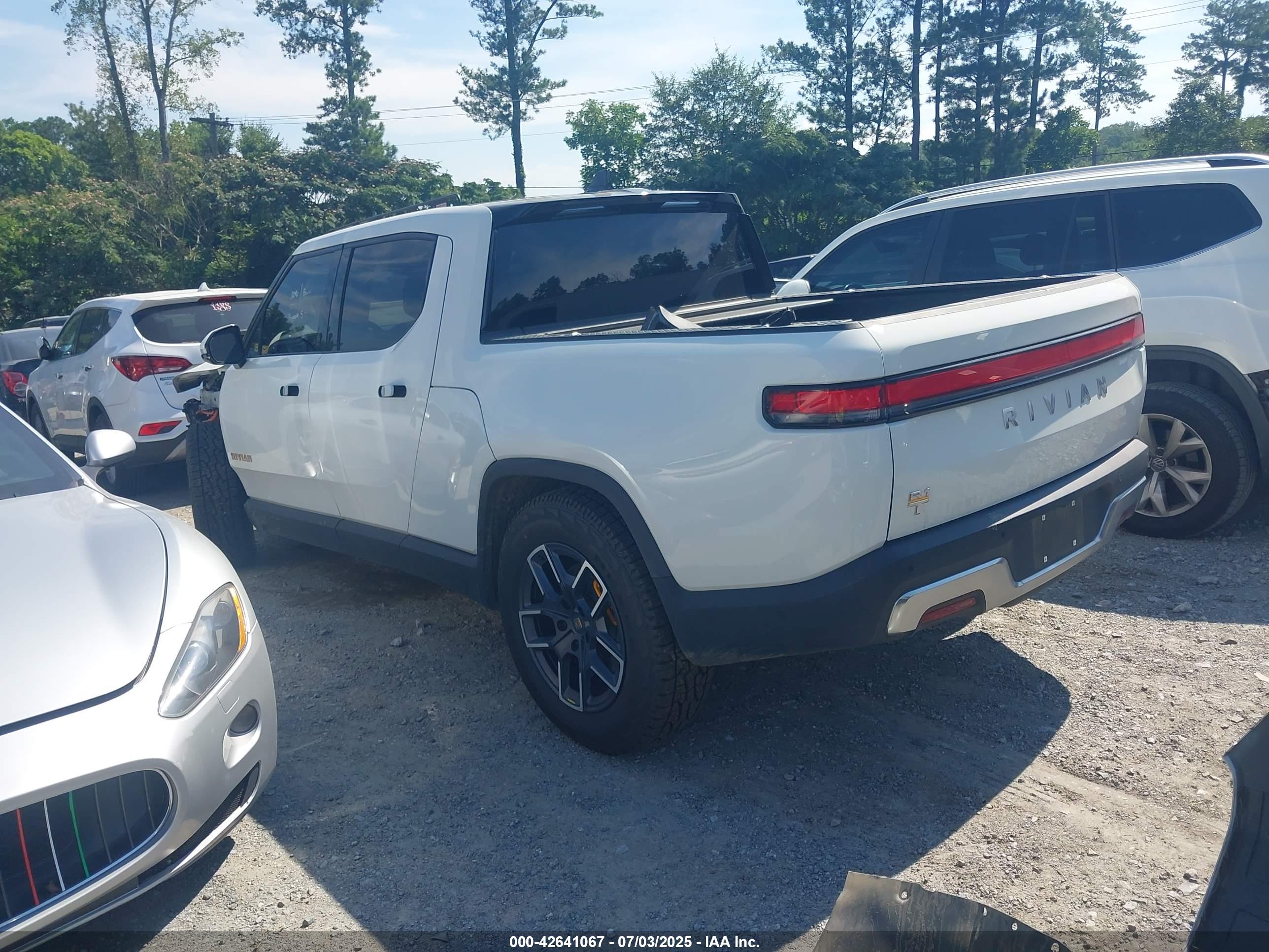 RIVIAN R1T image 3