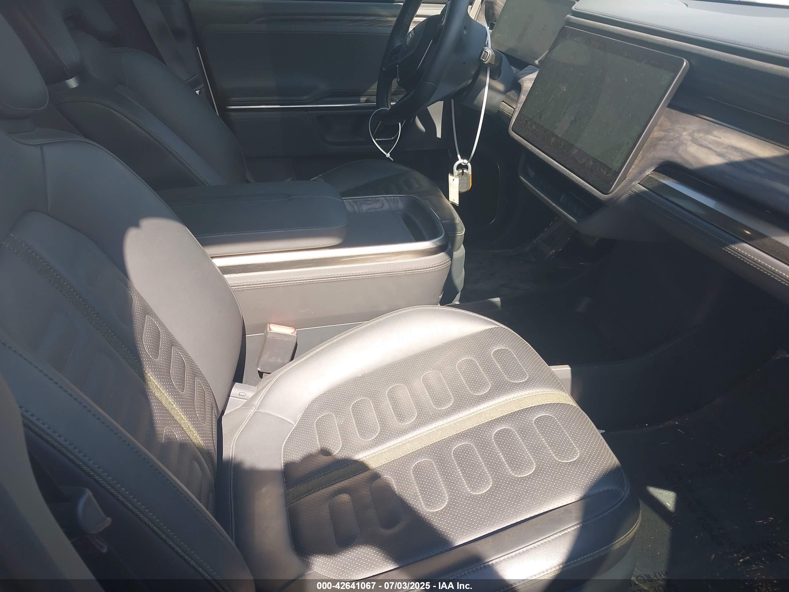 RIVIAN R1T image 5
