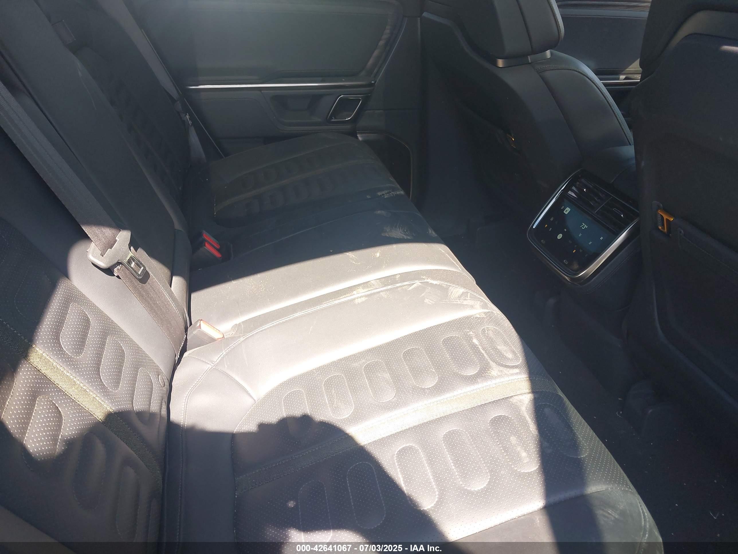 RIVIAN R1T image 8