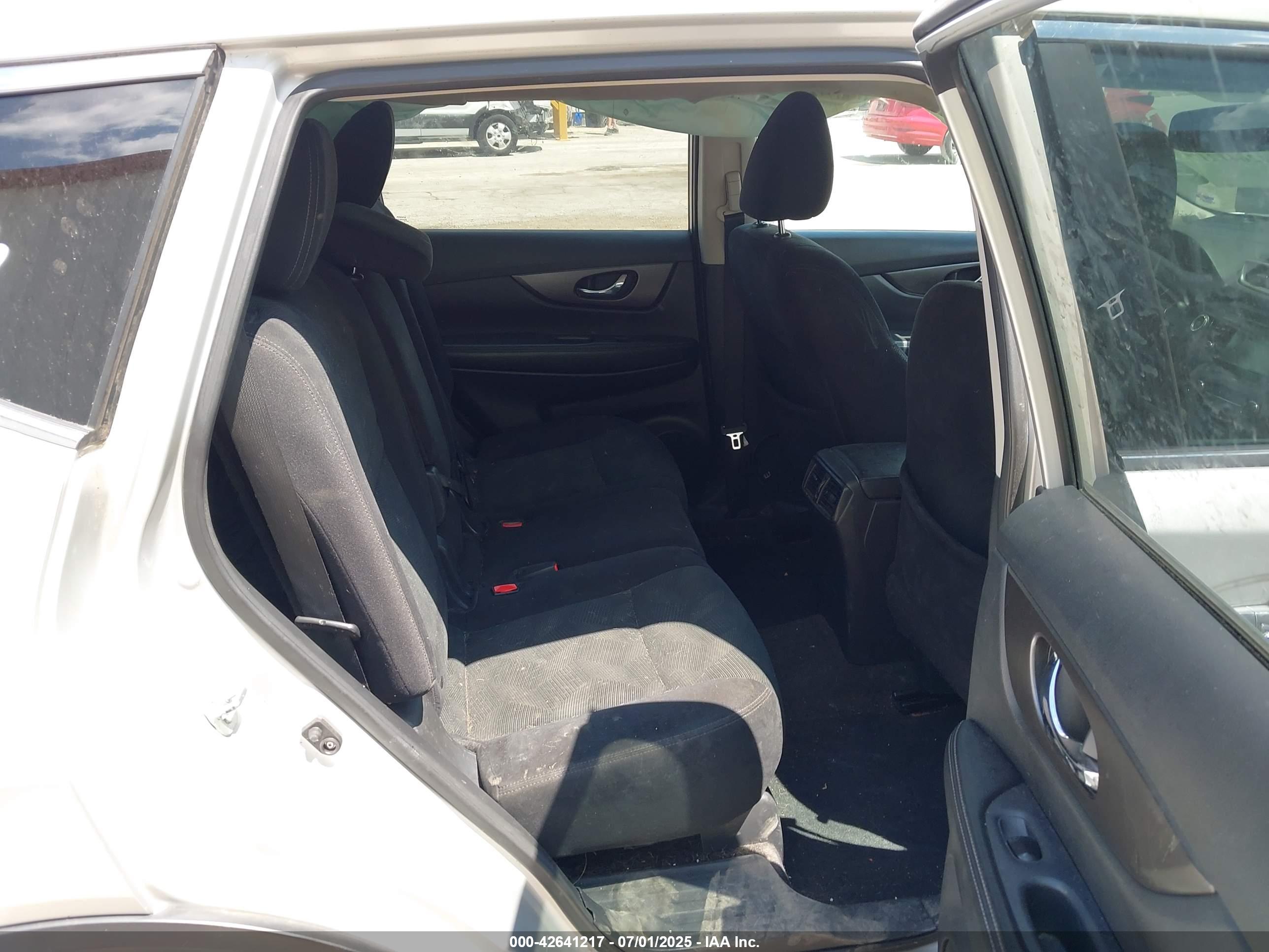 NISSAN ROGUE image 8