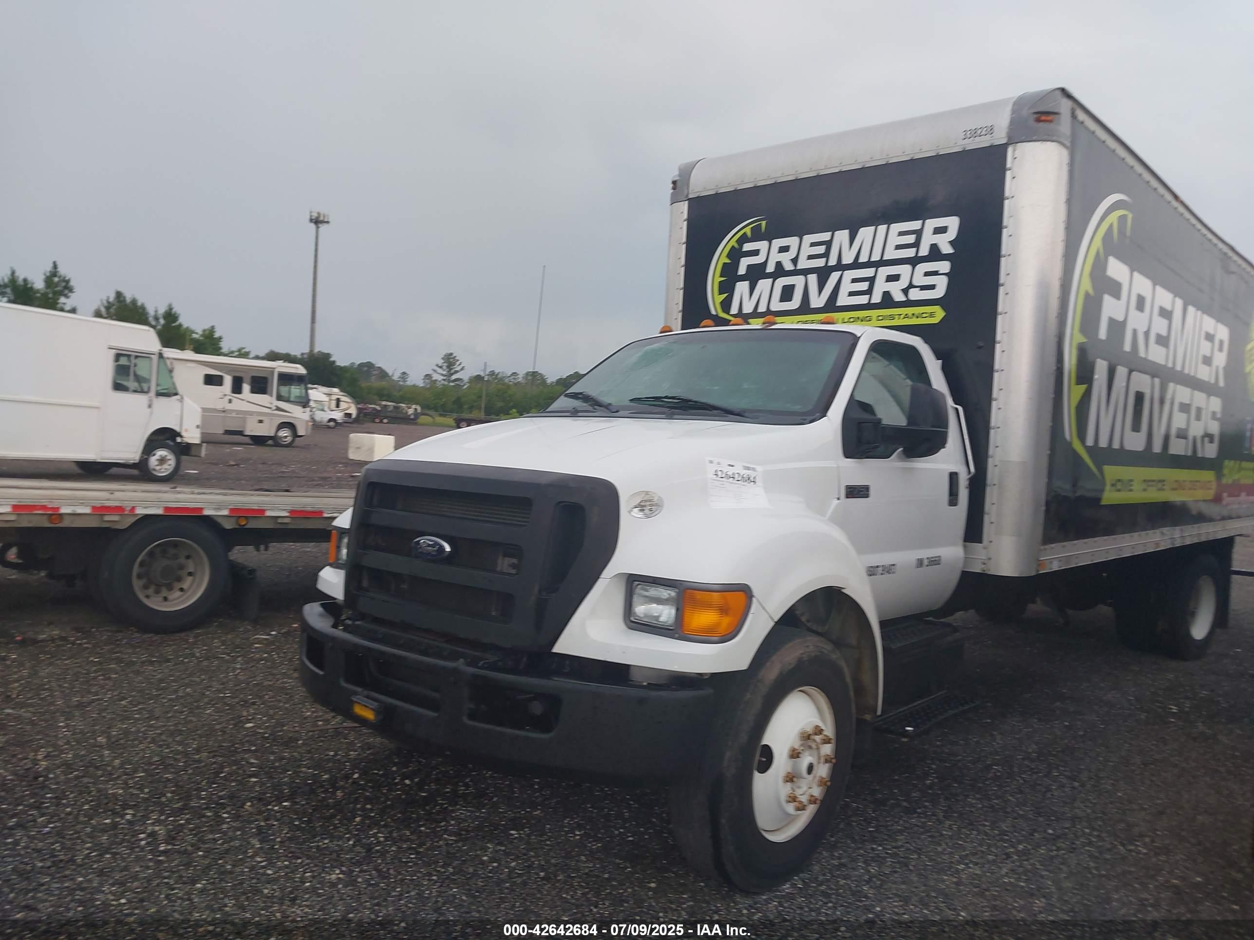 FORD F-750 image 2