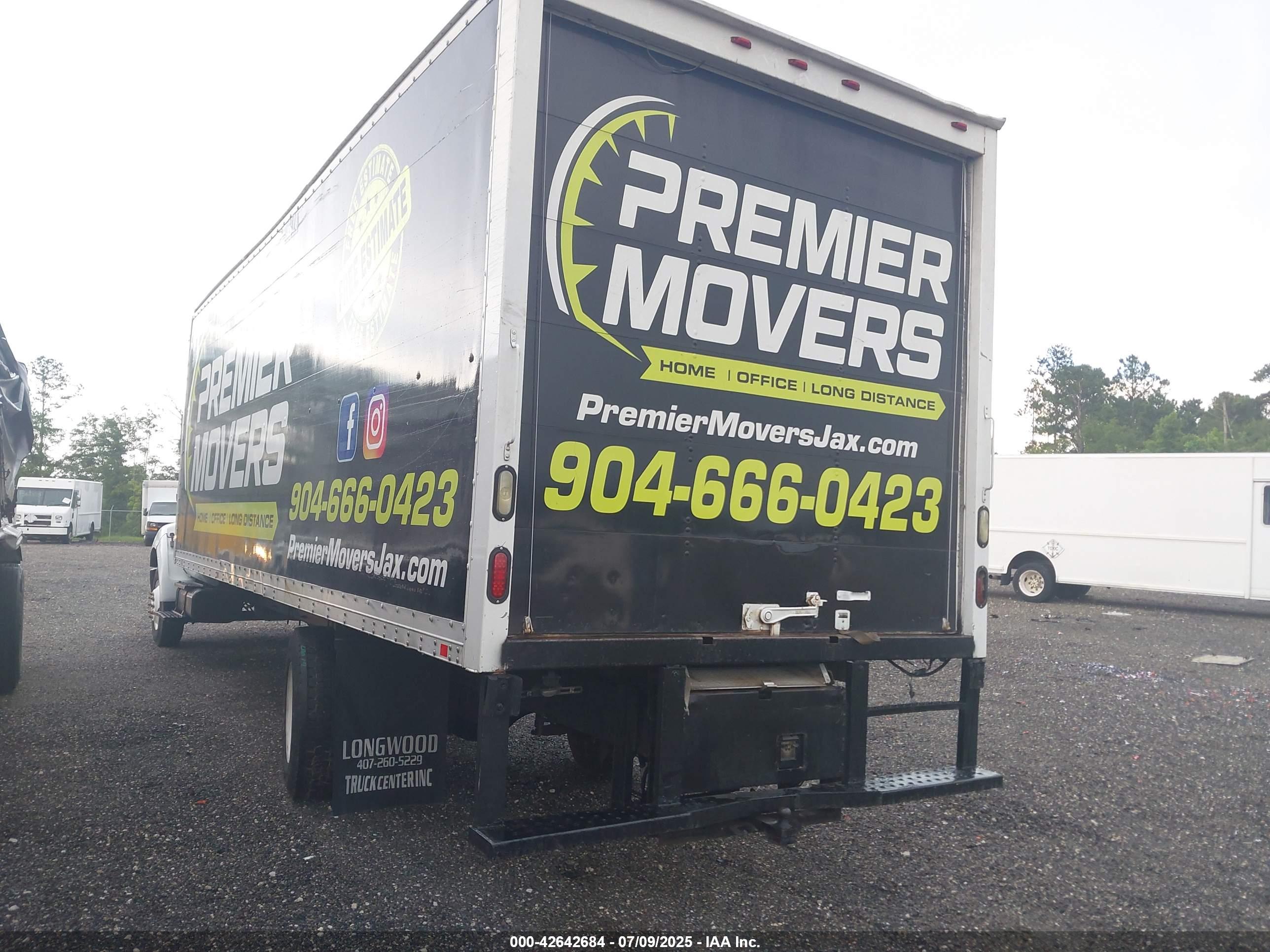 FORD F-750 image 3