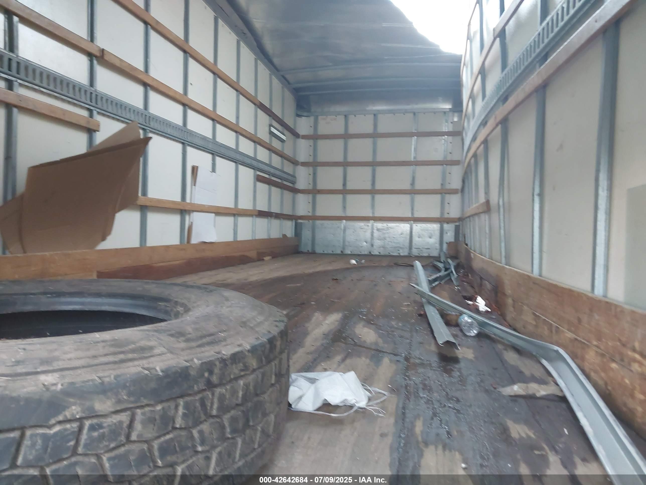 FORD F-750 image 7
