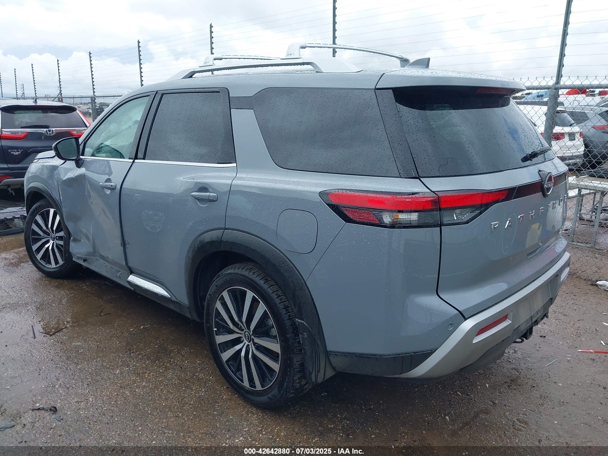 NISSAN PATHFINDER image 3