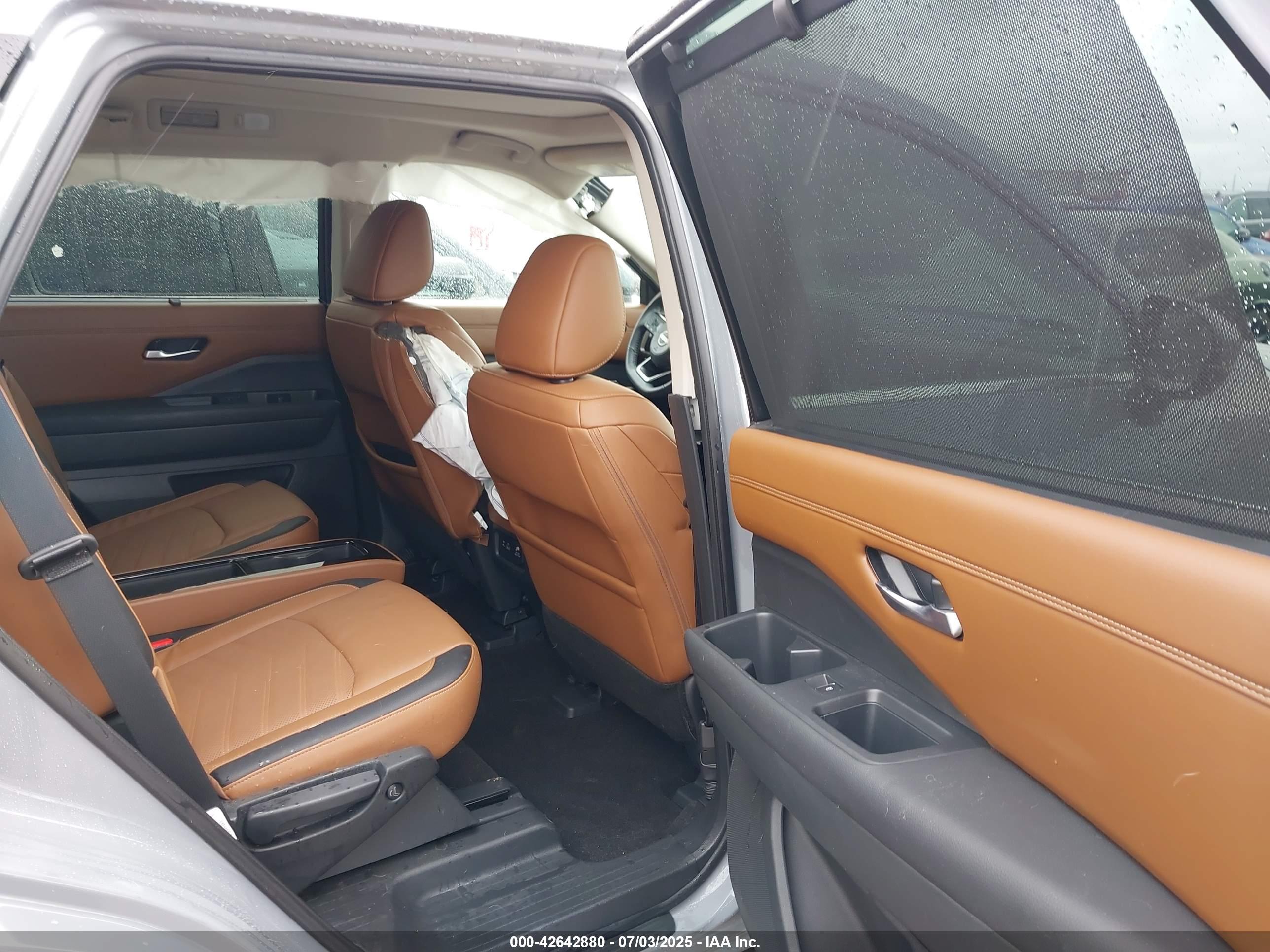 NISSAN PATHFINDER image 8
