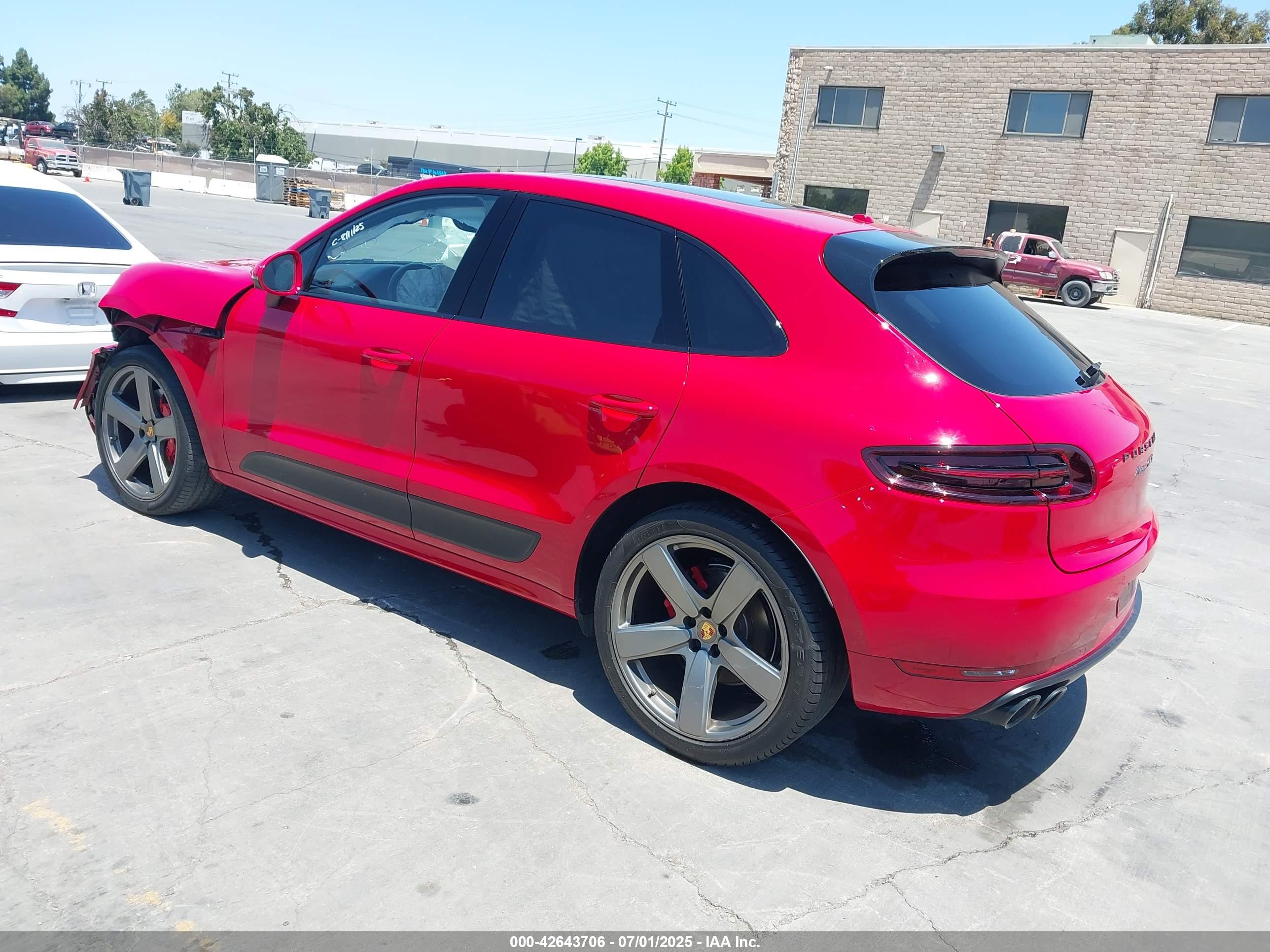 PORSCHE MACAN image 3
