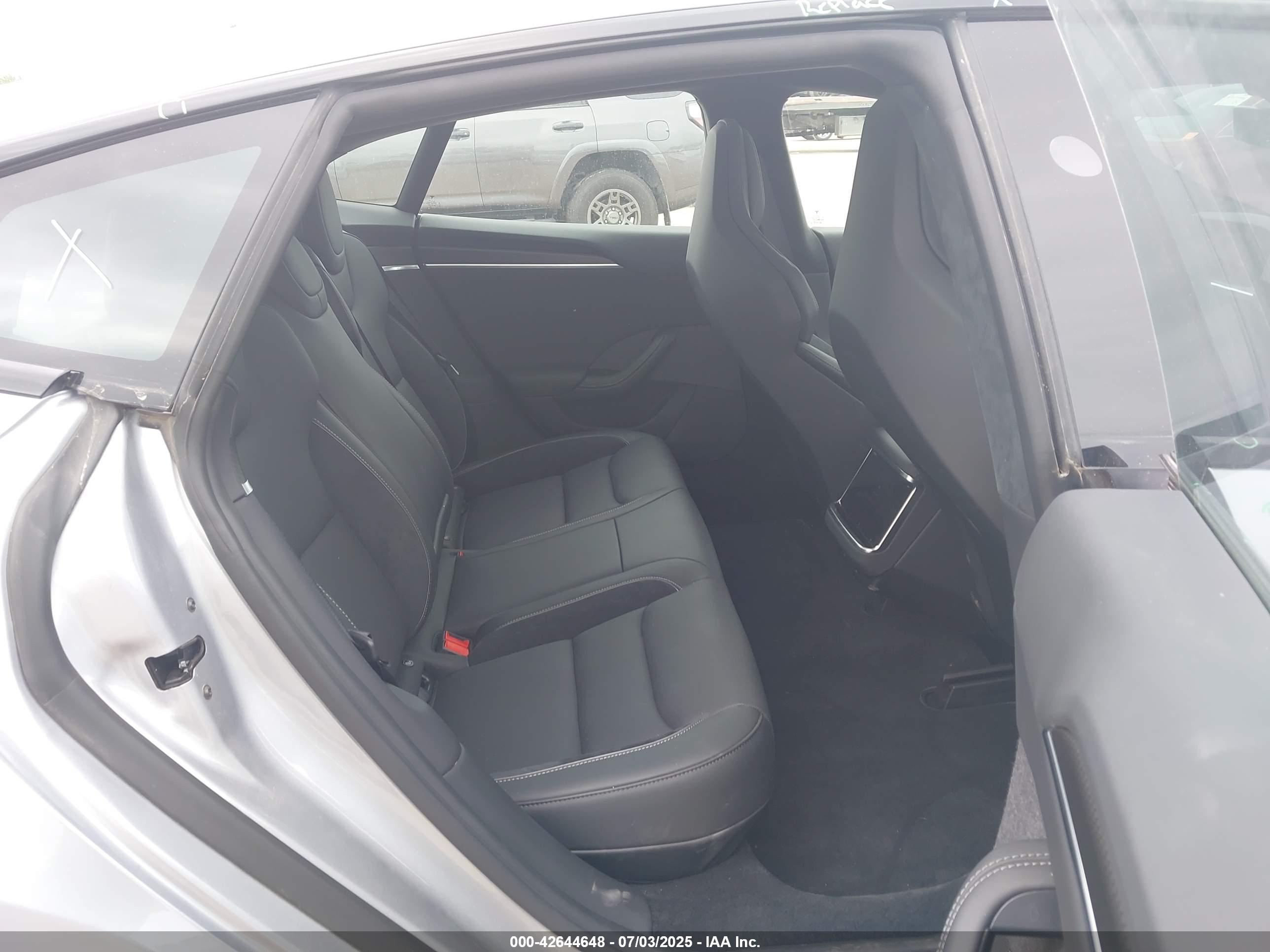 TESLA MODEL image 8