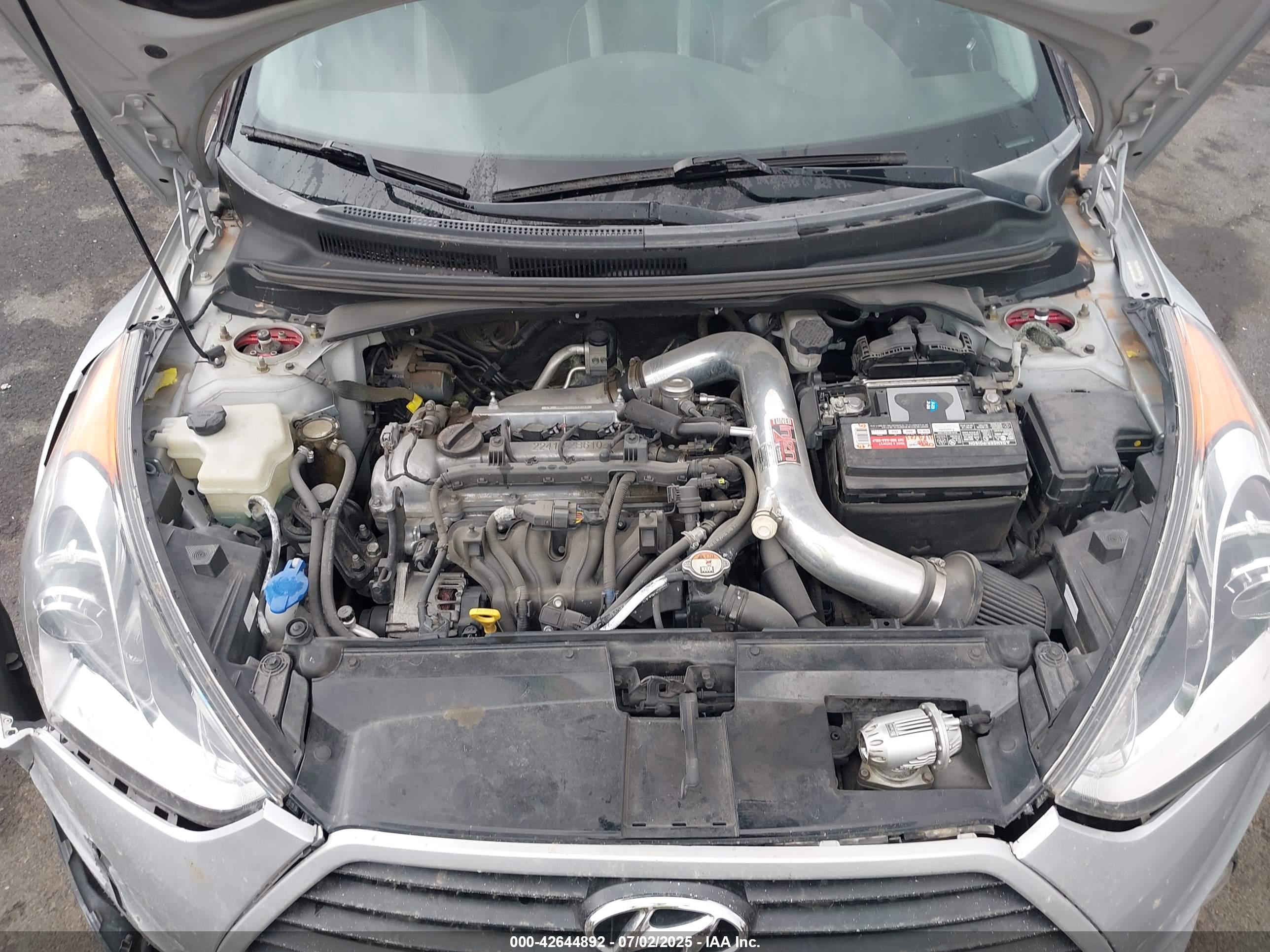 HYUNDAI VELOSTER image 10