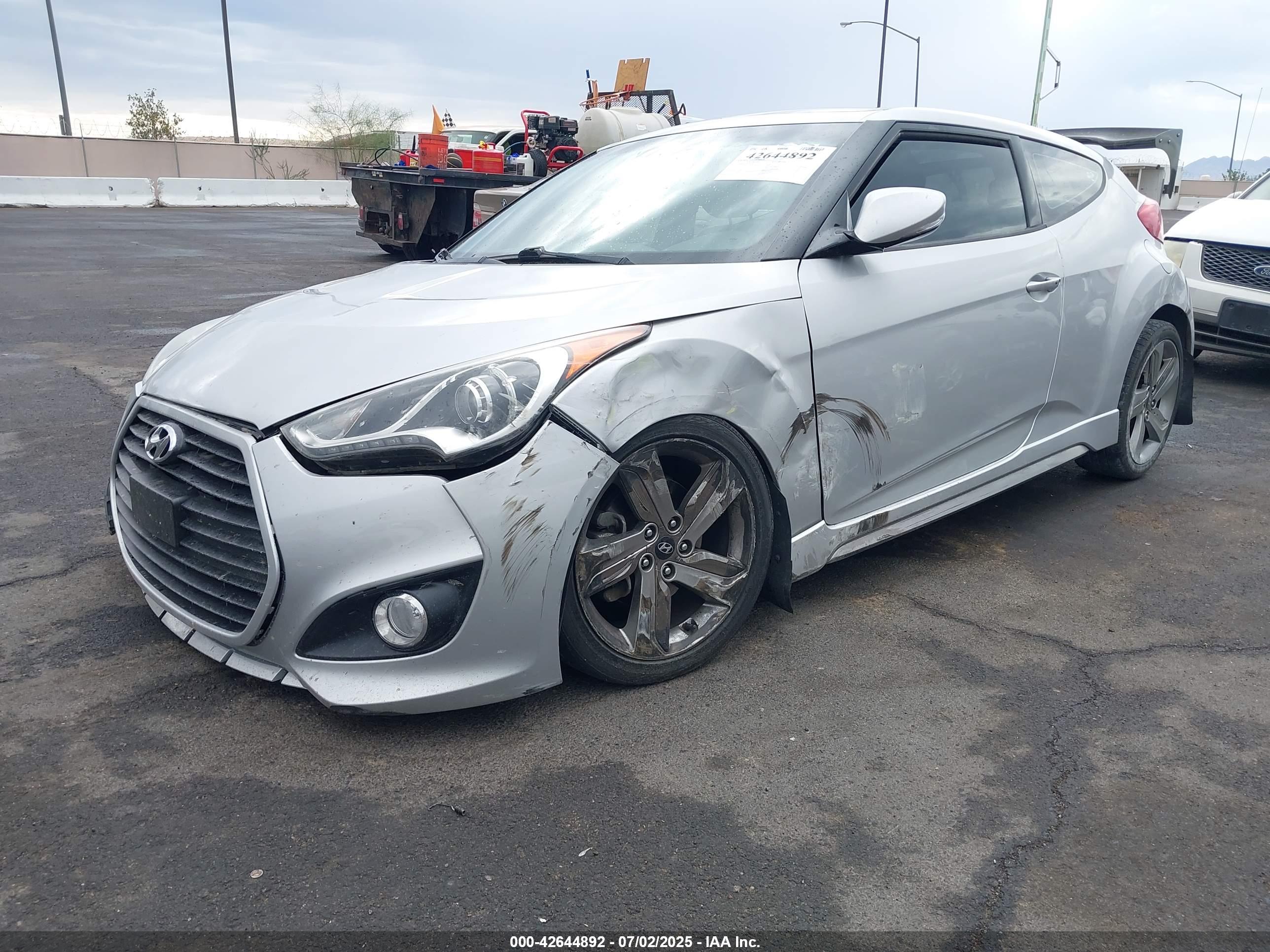 HYUNDAI VELOSTER image 2