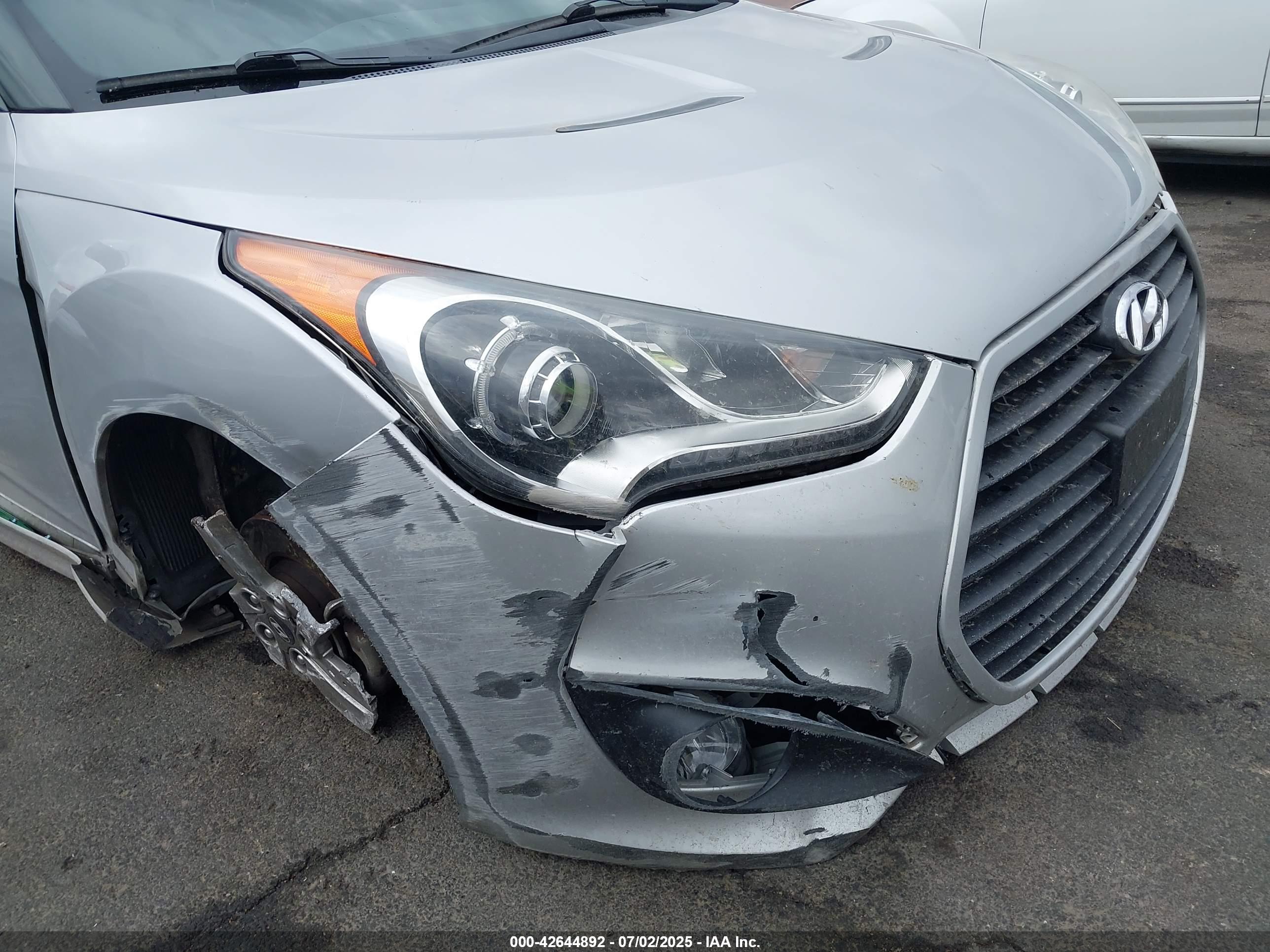 HYUNDAI VELOSTER image 6