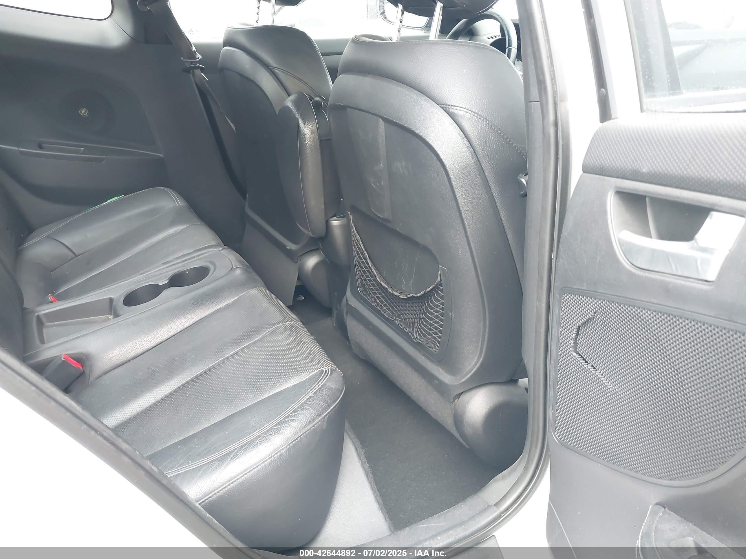 HYUNDAI VELOSTER image 8