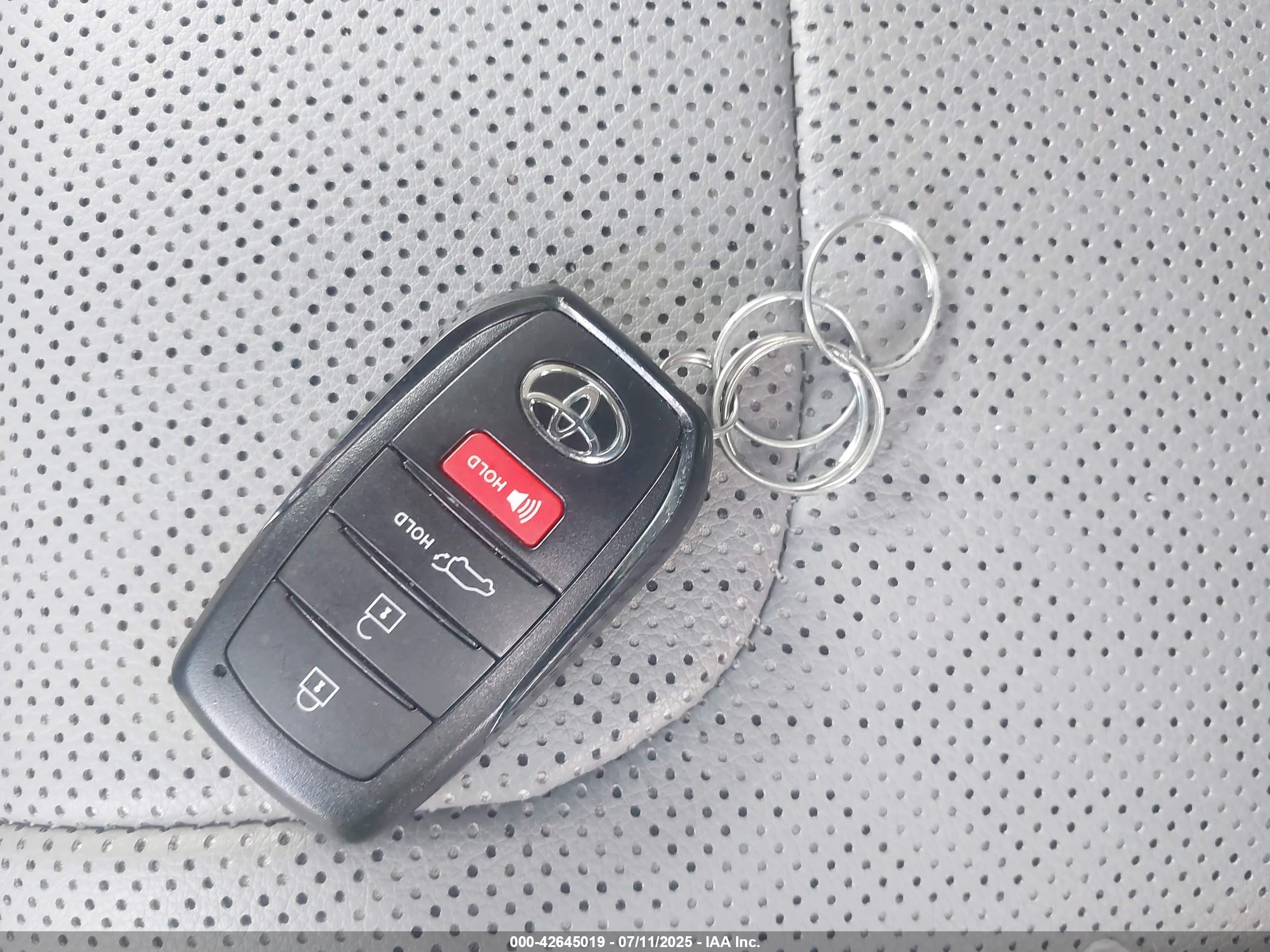 TOYOTA SEQUOIA image 11