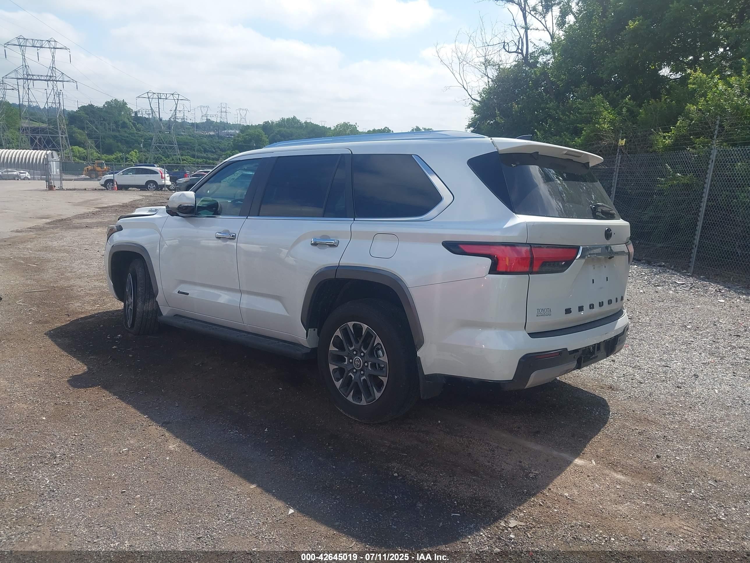 TOYOTA SEQUOIA image 3