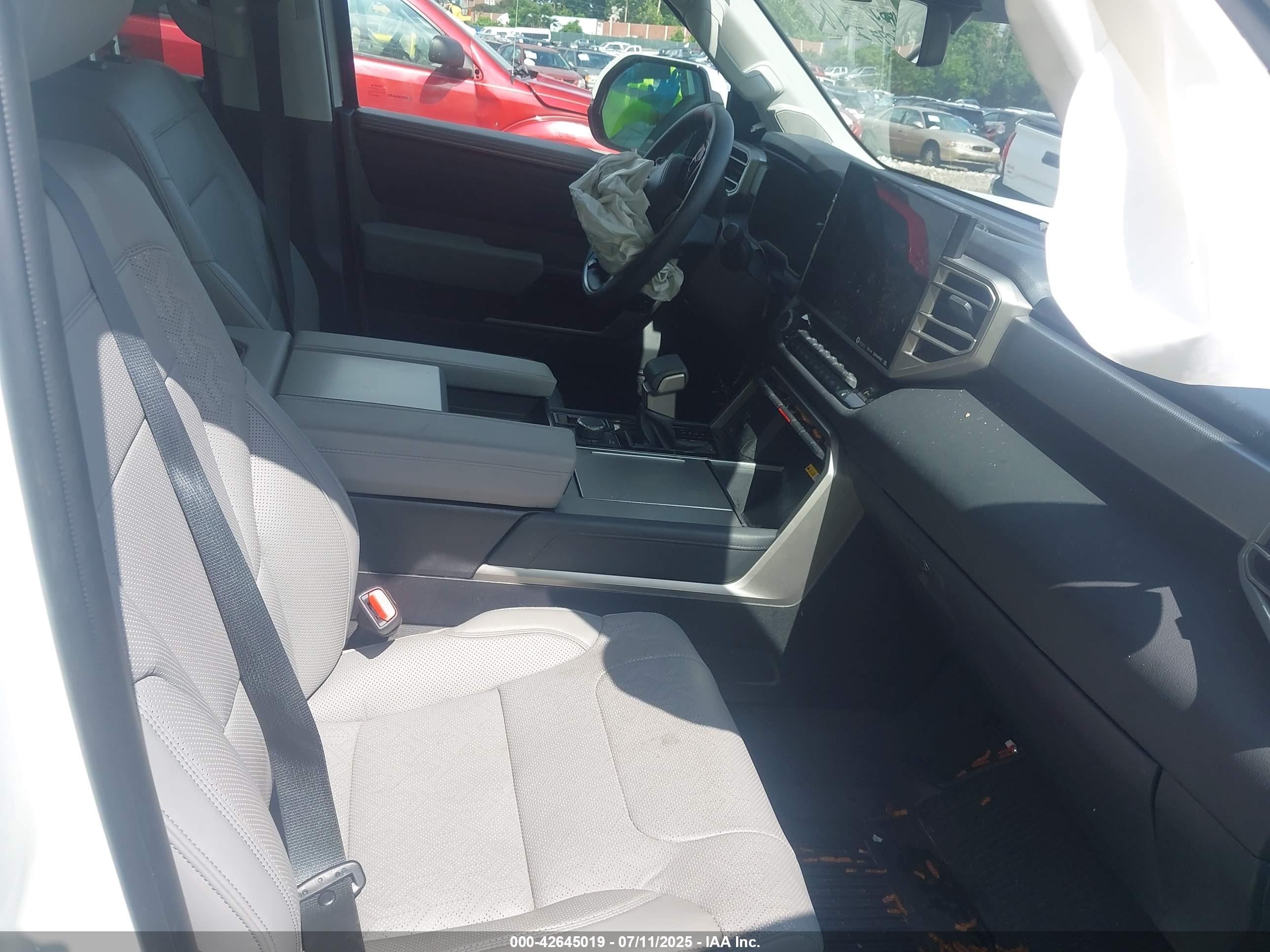 TOYOTA SEQUOIA image 5