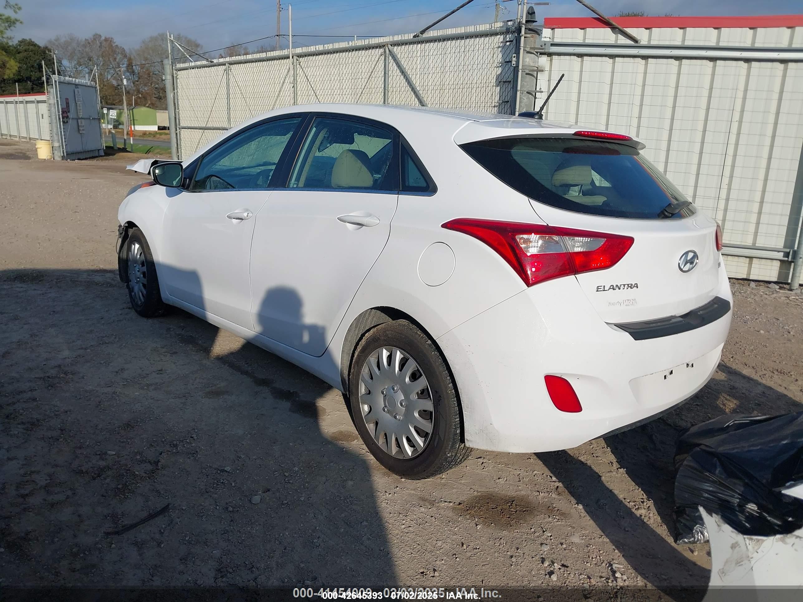 HYUNDAI ELANTRA image 3