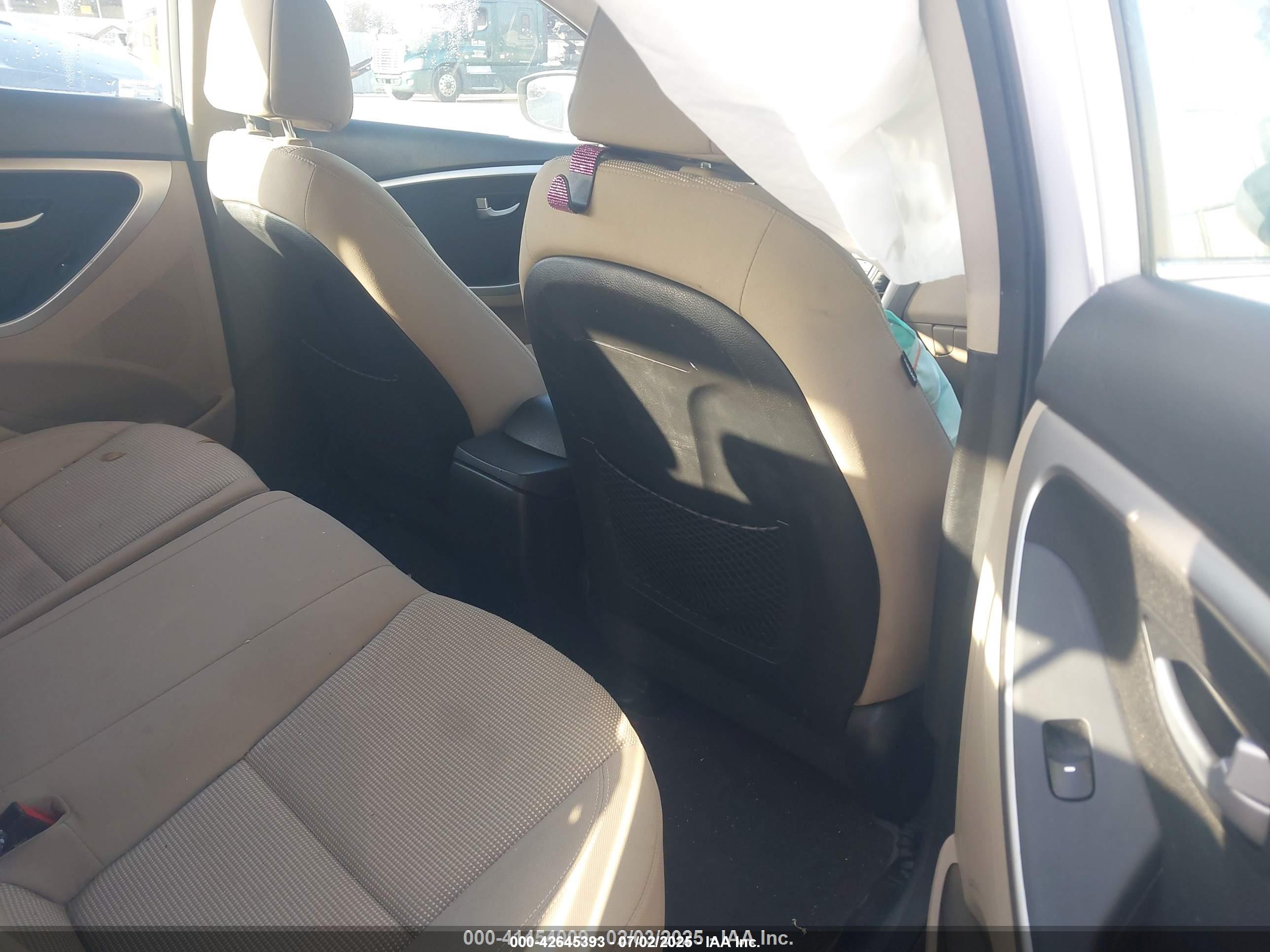 HYUNDAI ELANTRA image 8