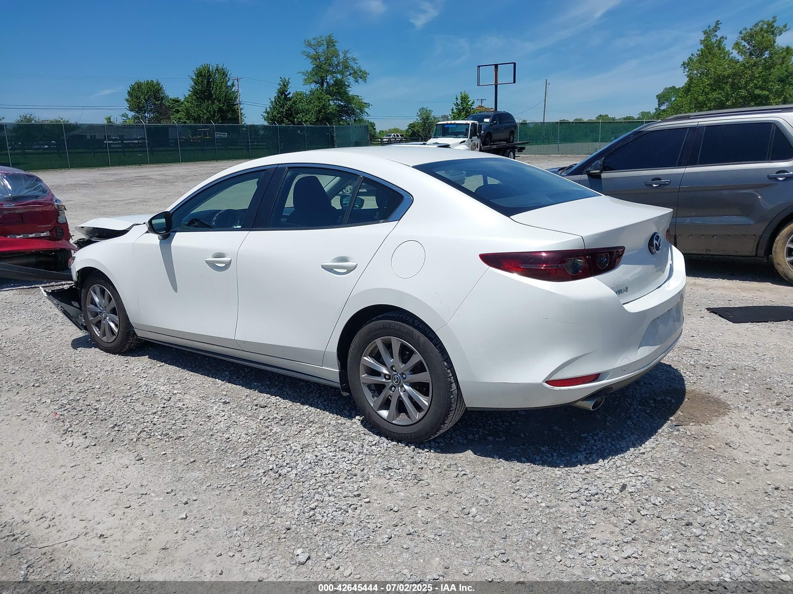 MAZDA MAZDA3 image 3