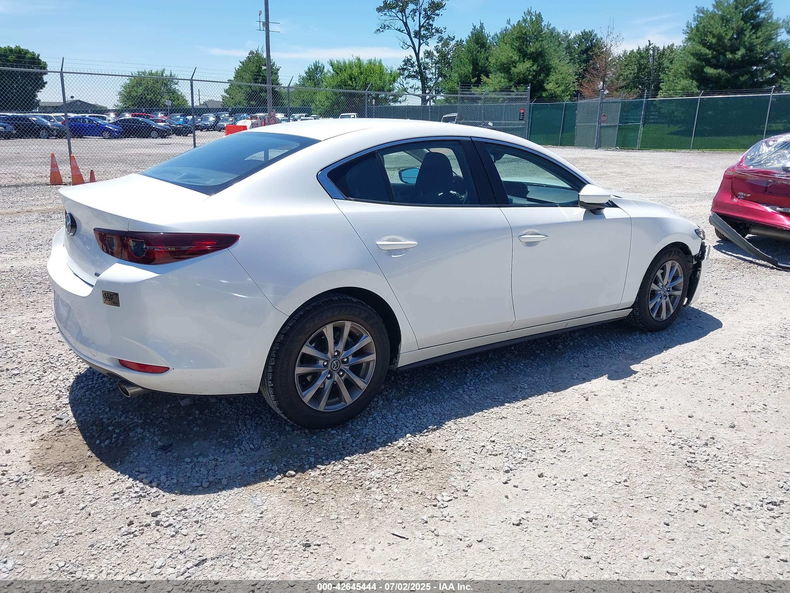 MAZDA MAZDA3 image 4