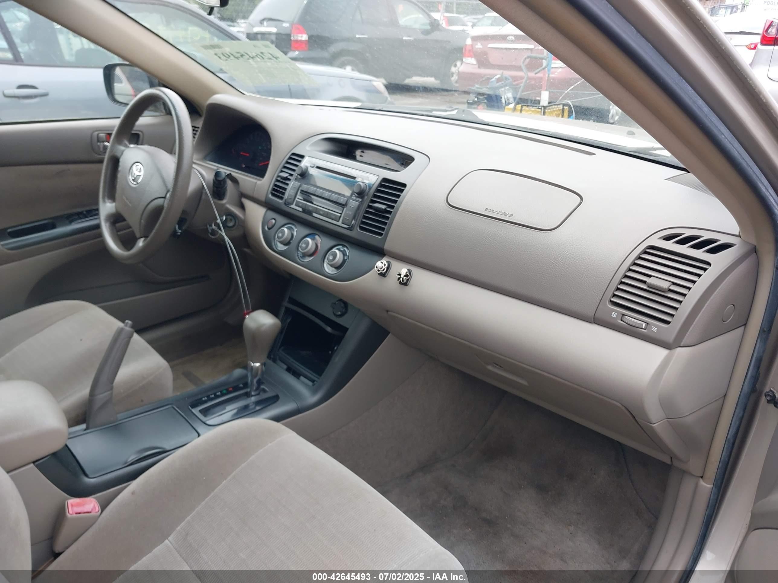 TOYOTA CAMRY image 5
