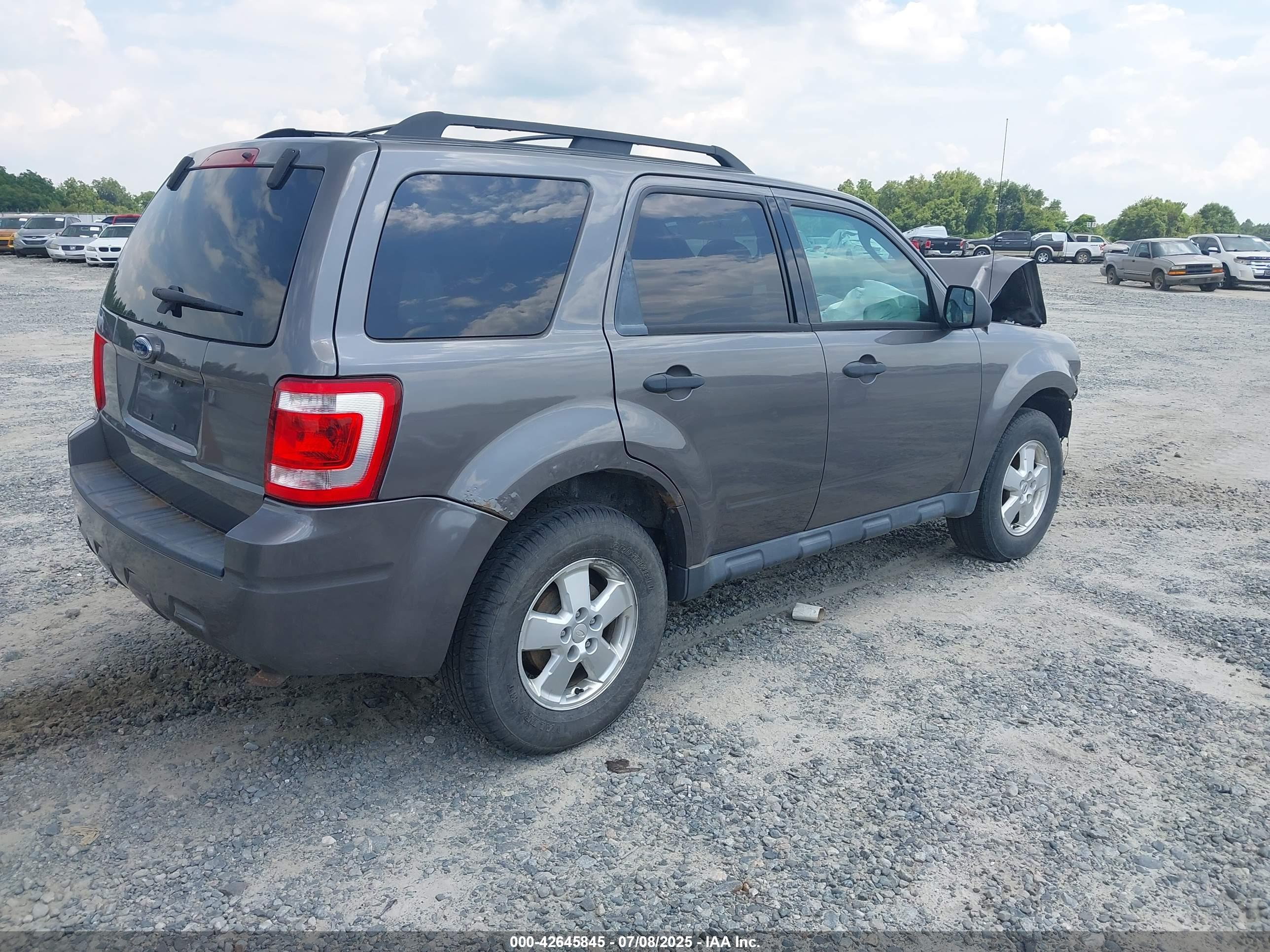 FORD ESCAPE image 4