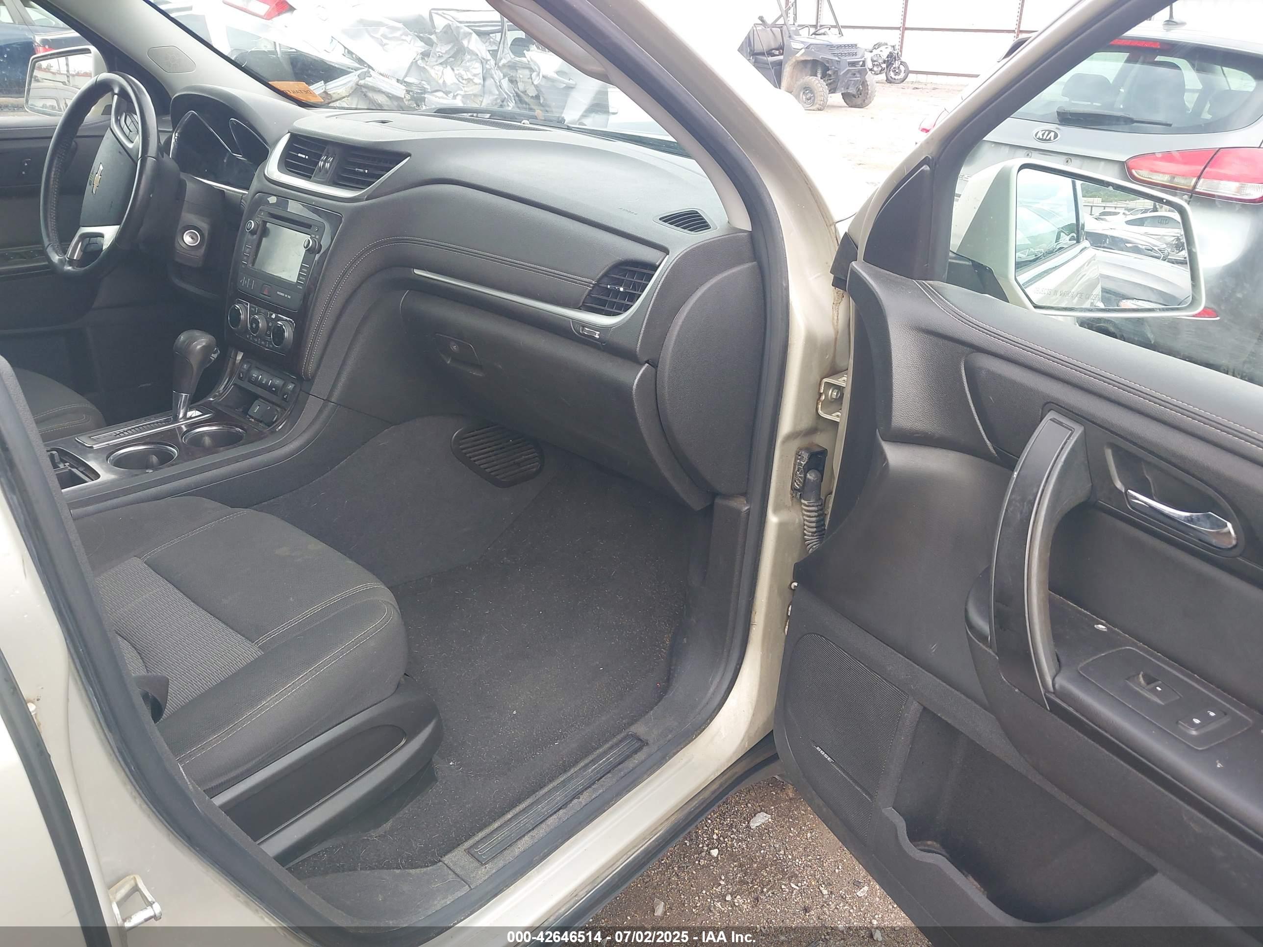 CHEVROLET TRAVERSE image 5