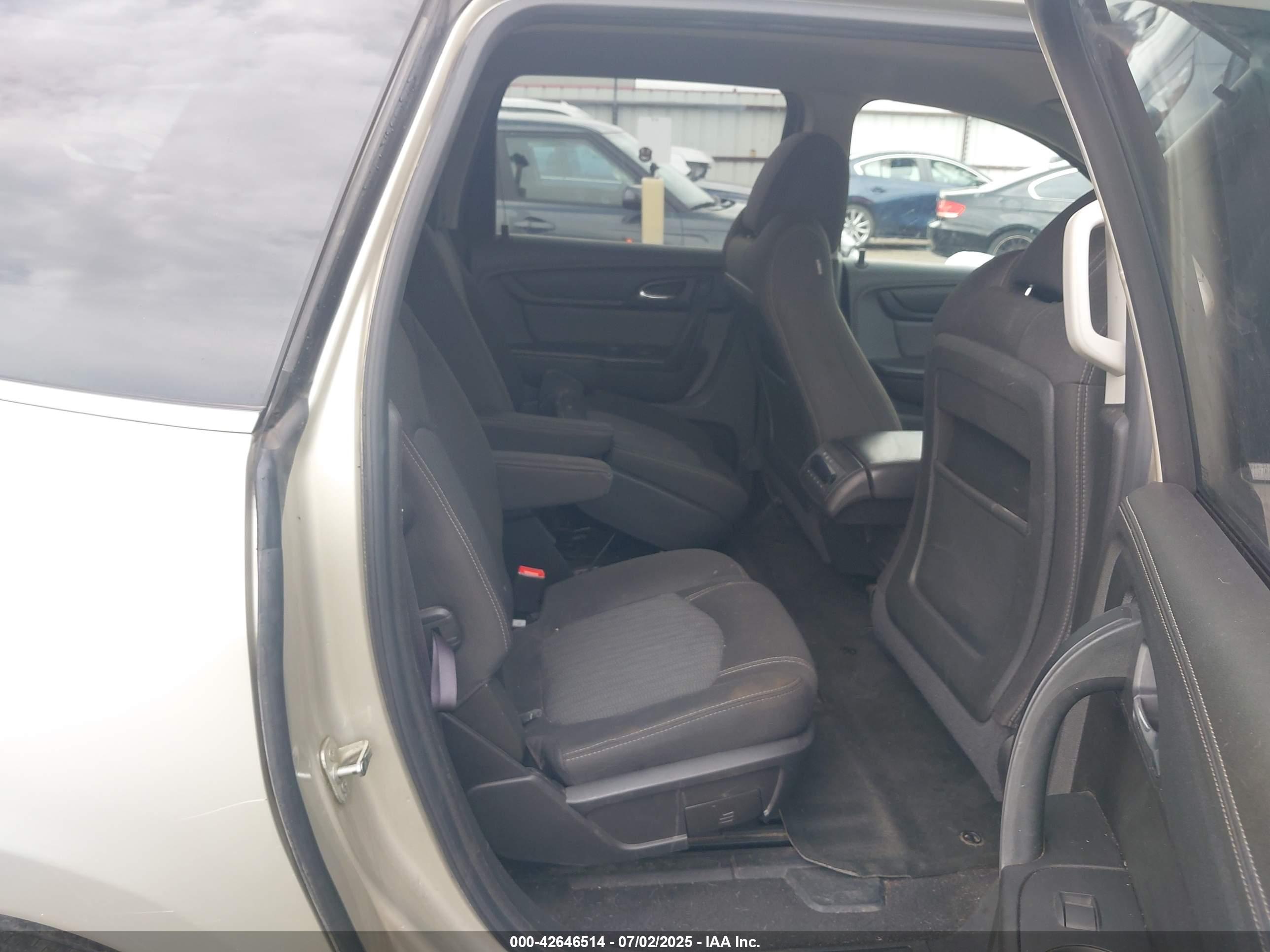 CHEVROLET TRAVERSE image 8