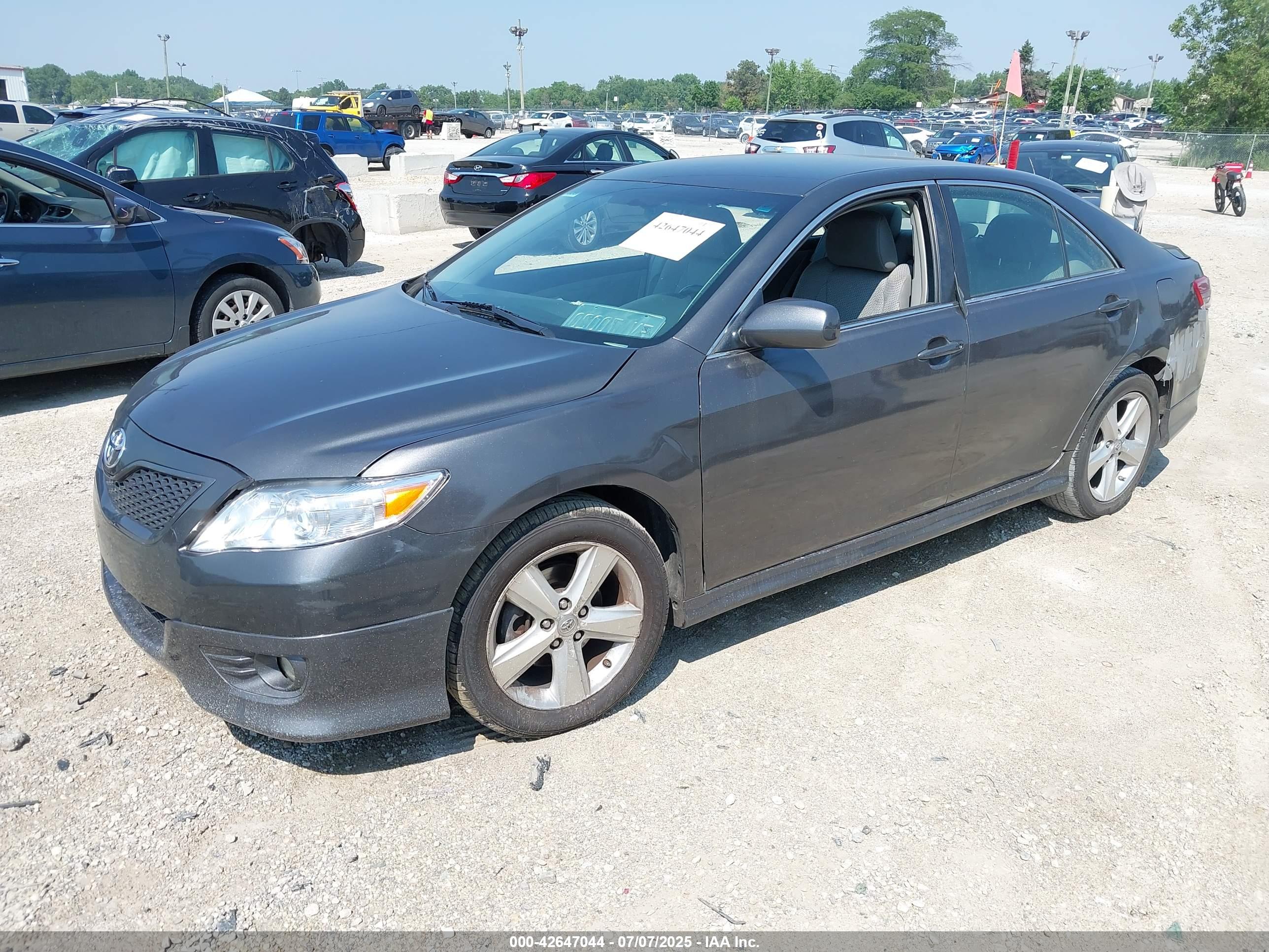 TOYOTA CAMRY image 2