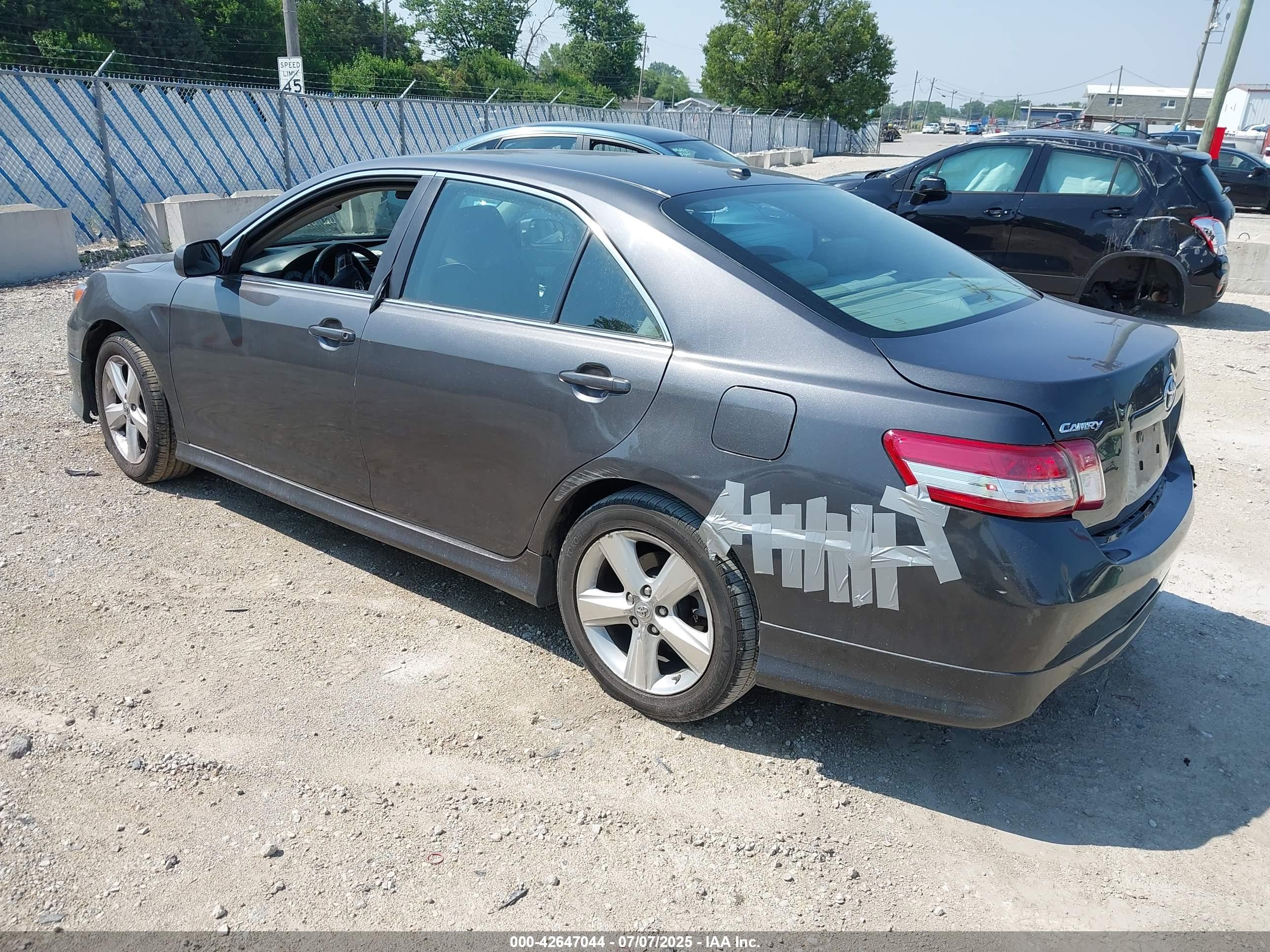 TOYOTA CAMRY image 3