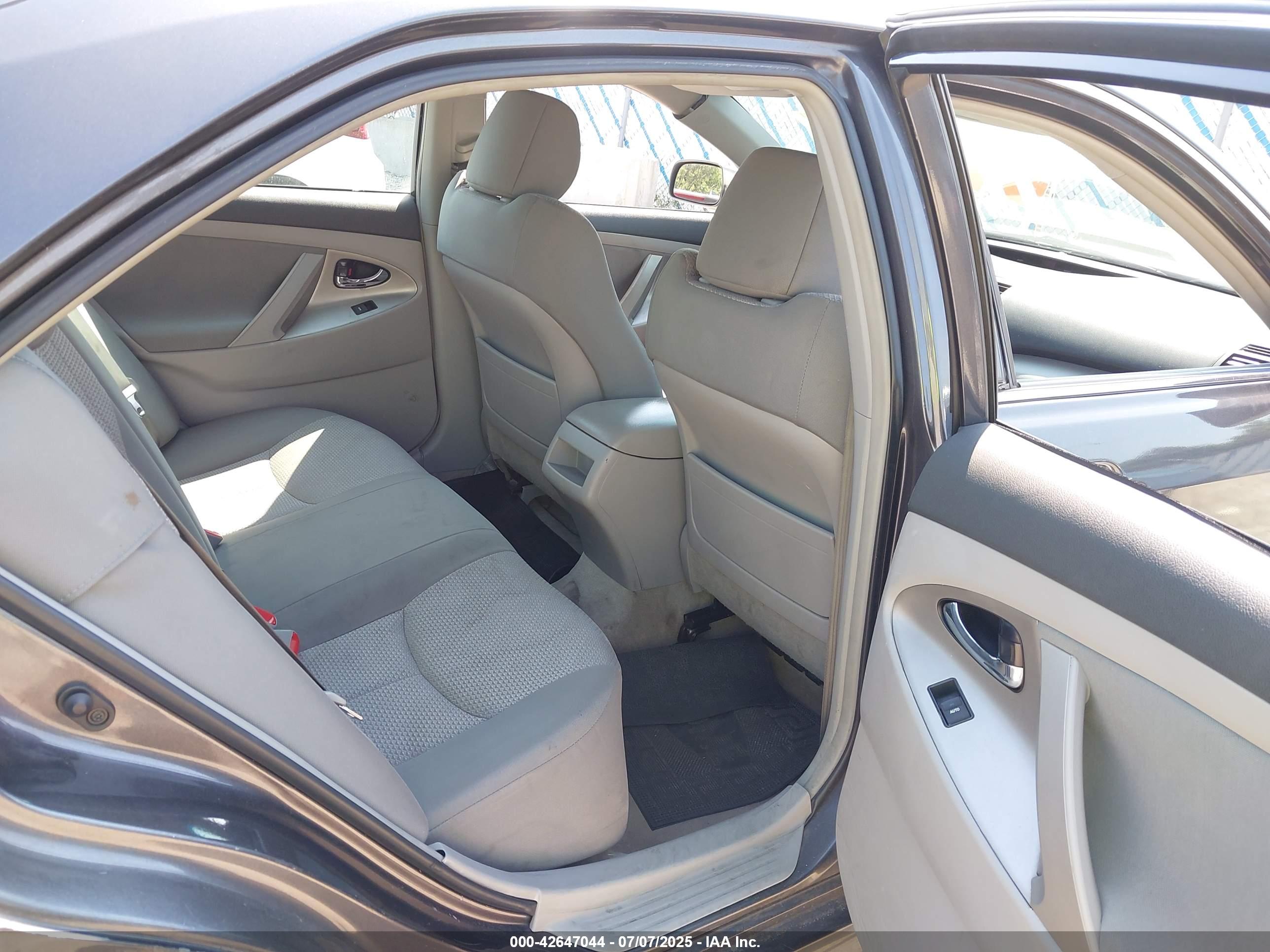 TOYOTA CAMRY image 8