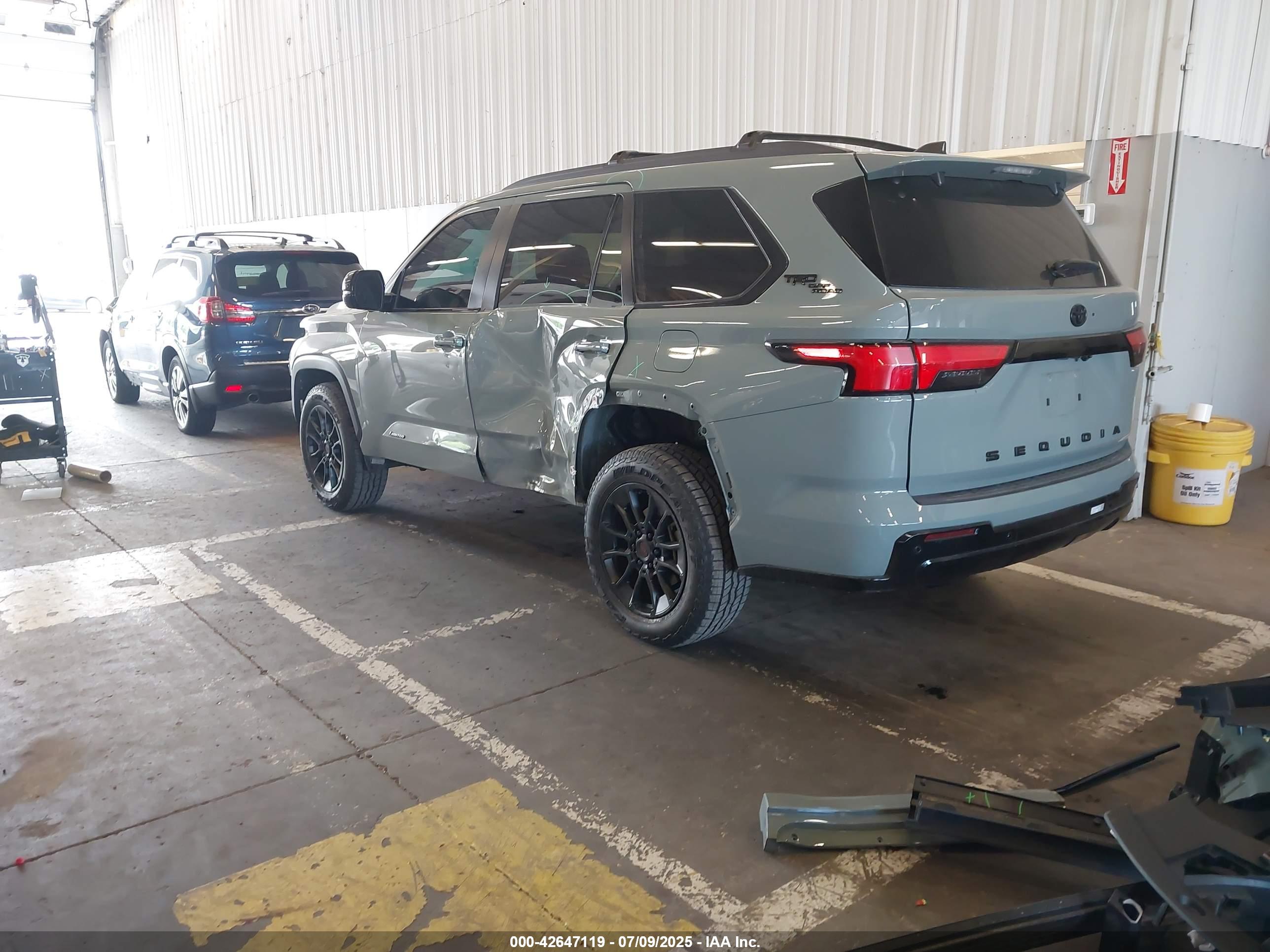 TOYOTA SEQUOIA image 3