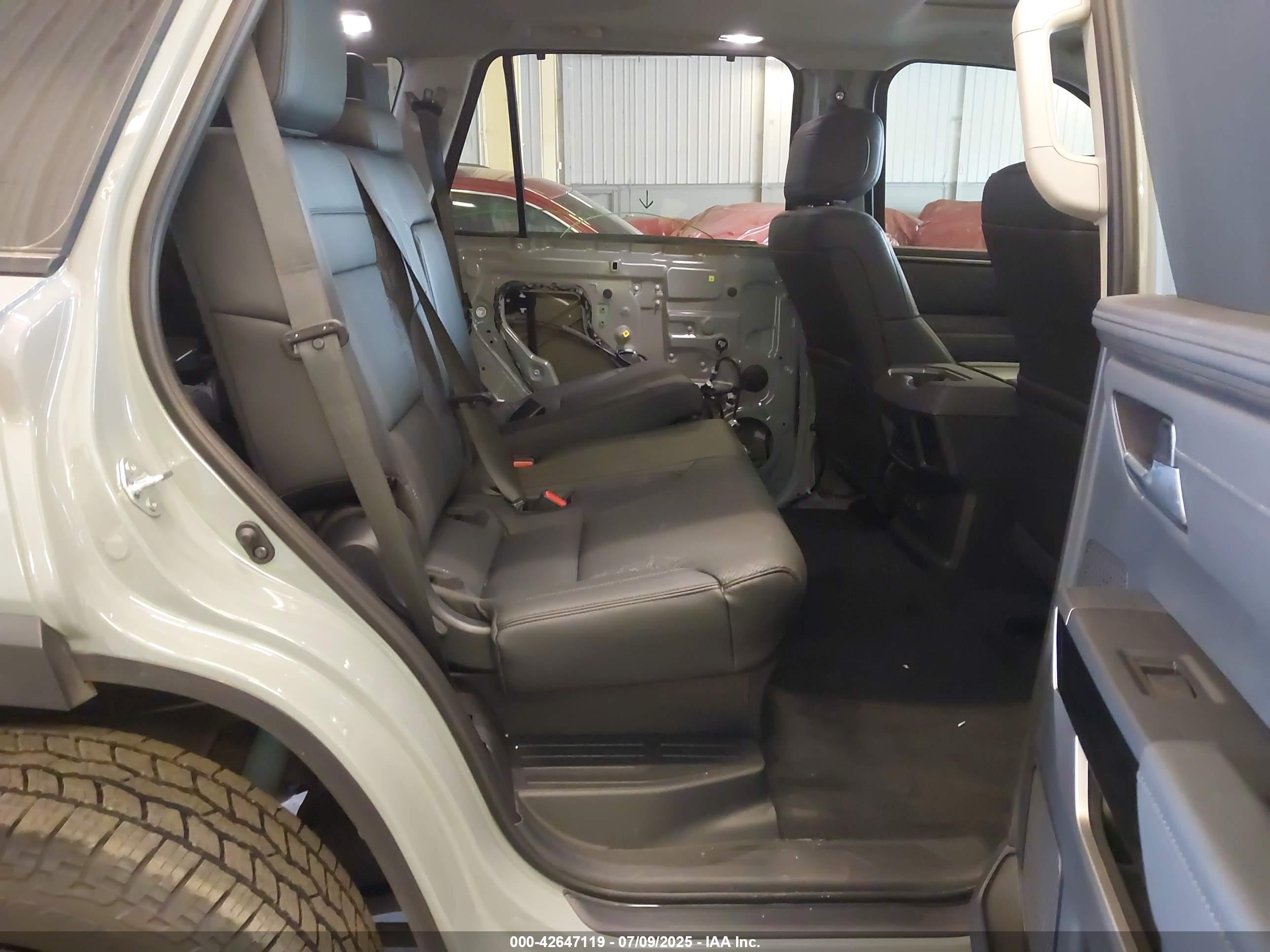 TOYOTA SEQUOIA image 8