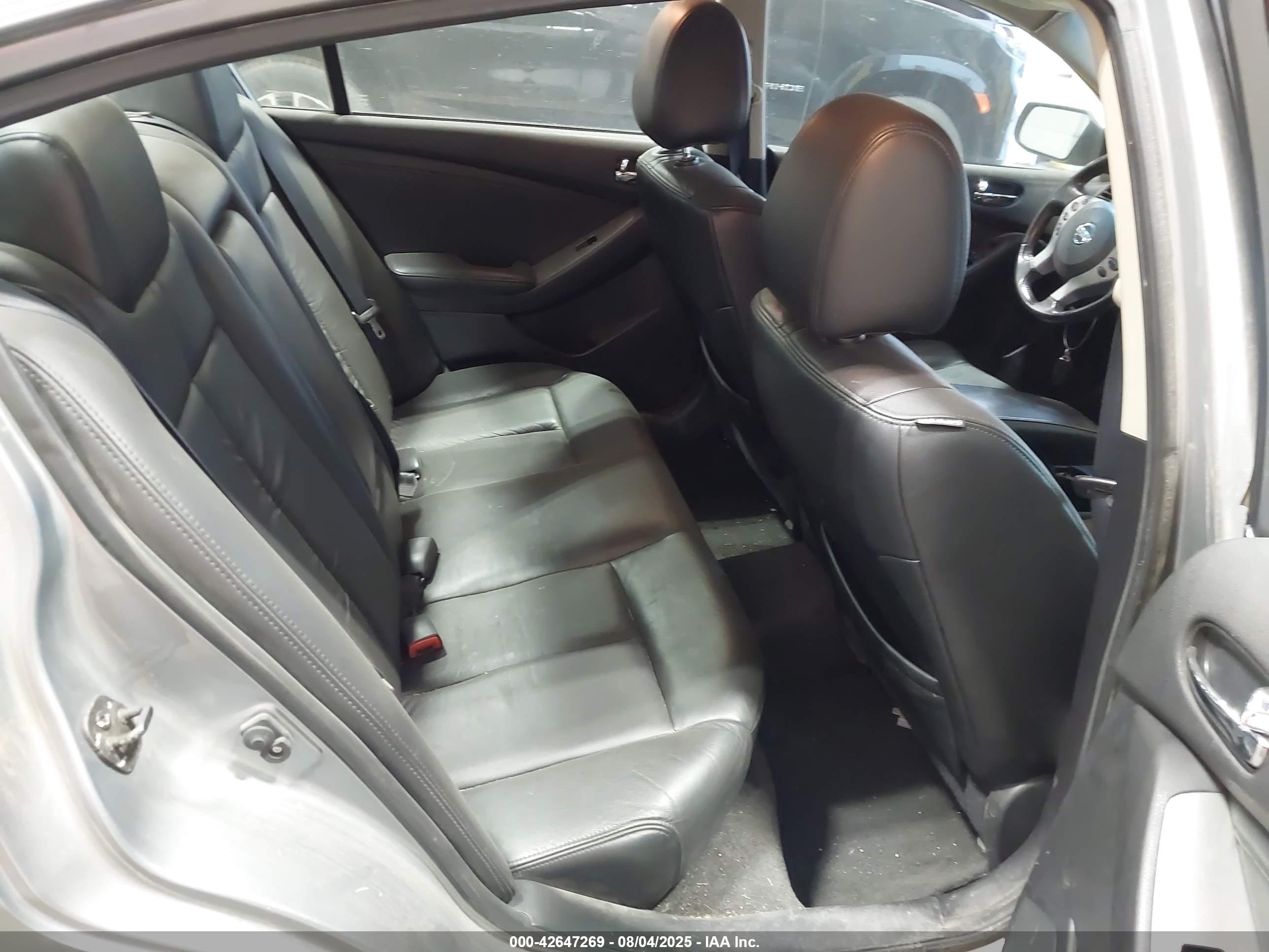 NISSAN ALTIMA image 8