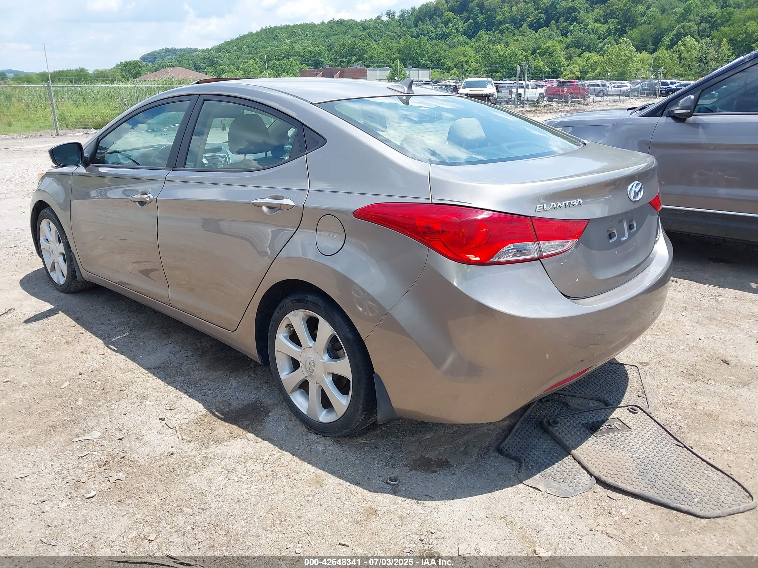 HYUNDAI ELANTRA image 3