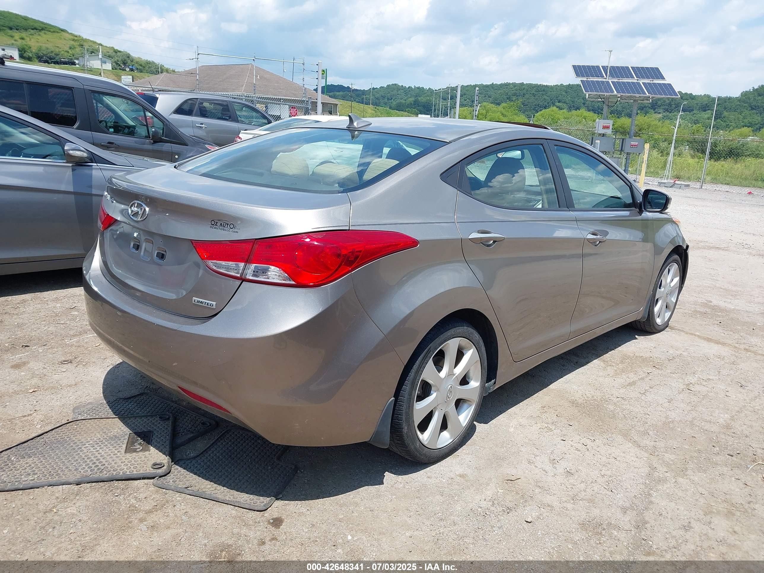 HYUNDAI ELANTRA image 4