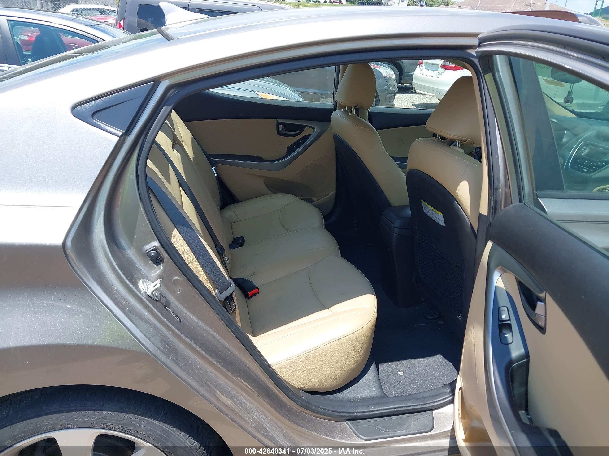 HYUNDAI ELANTRA image 8