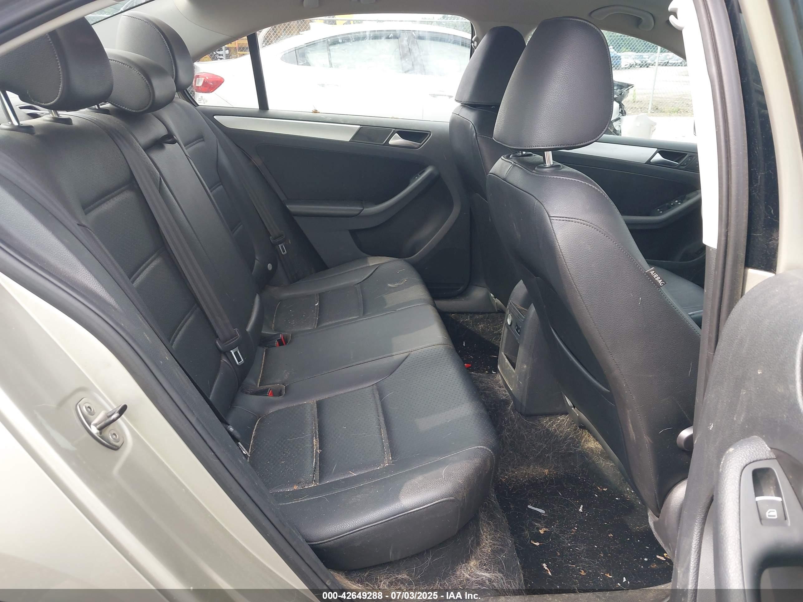 VOLKSWAGEN JETTA image 8