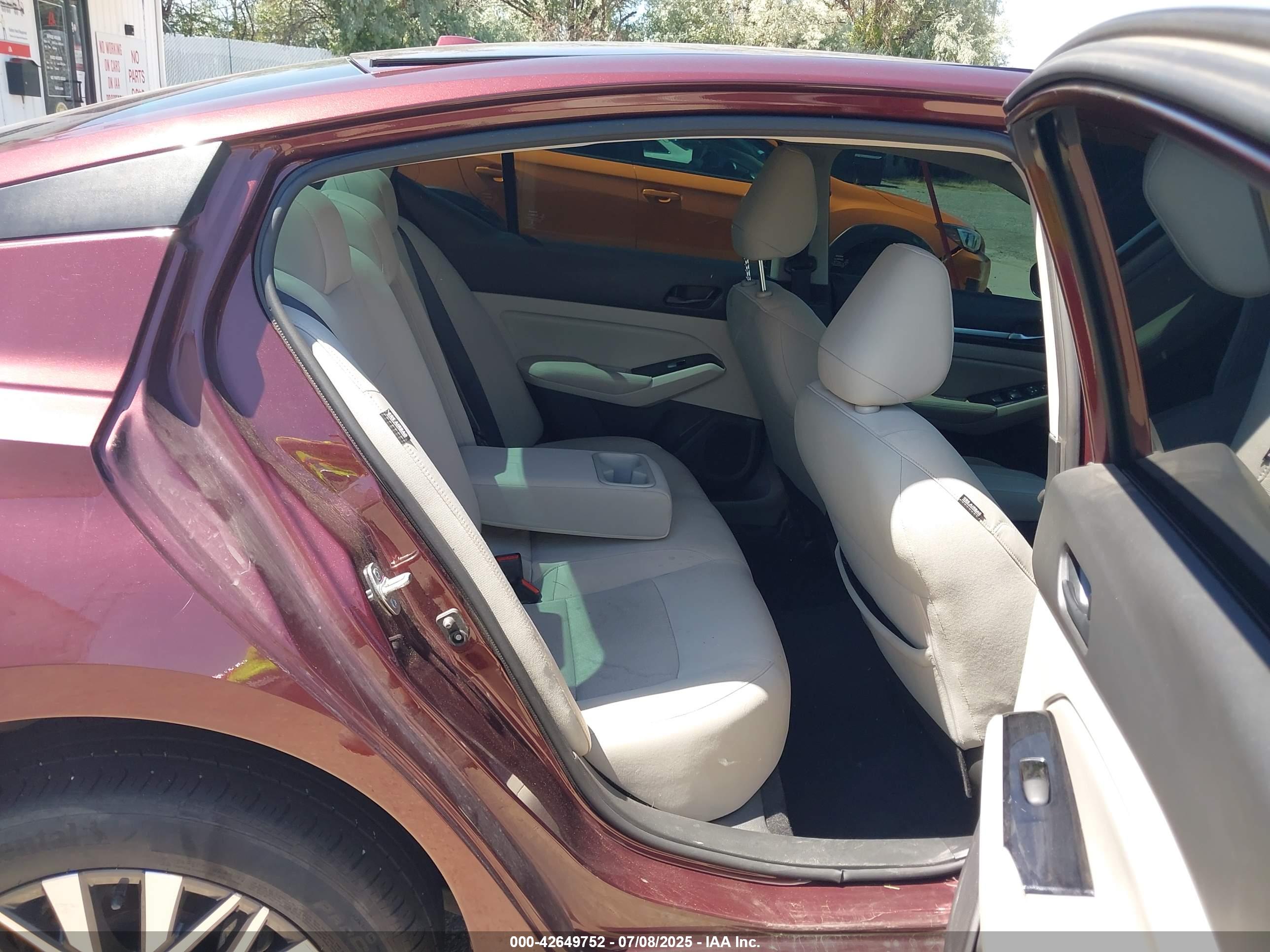 NISSAN ALTIMA image 8