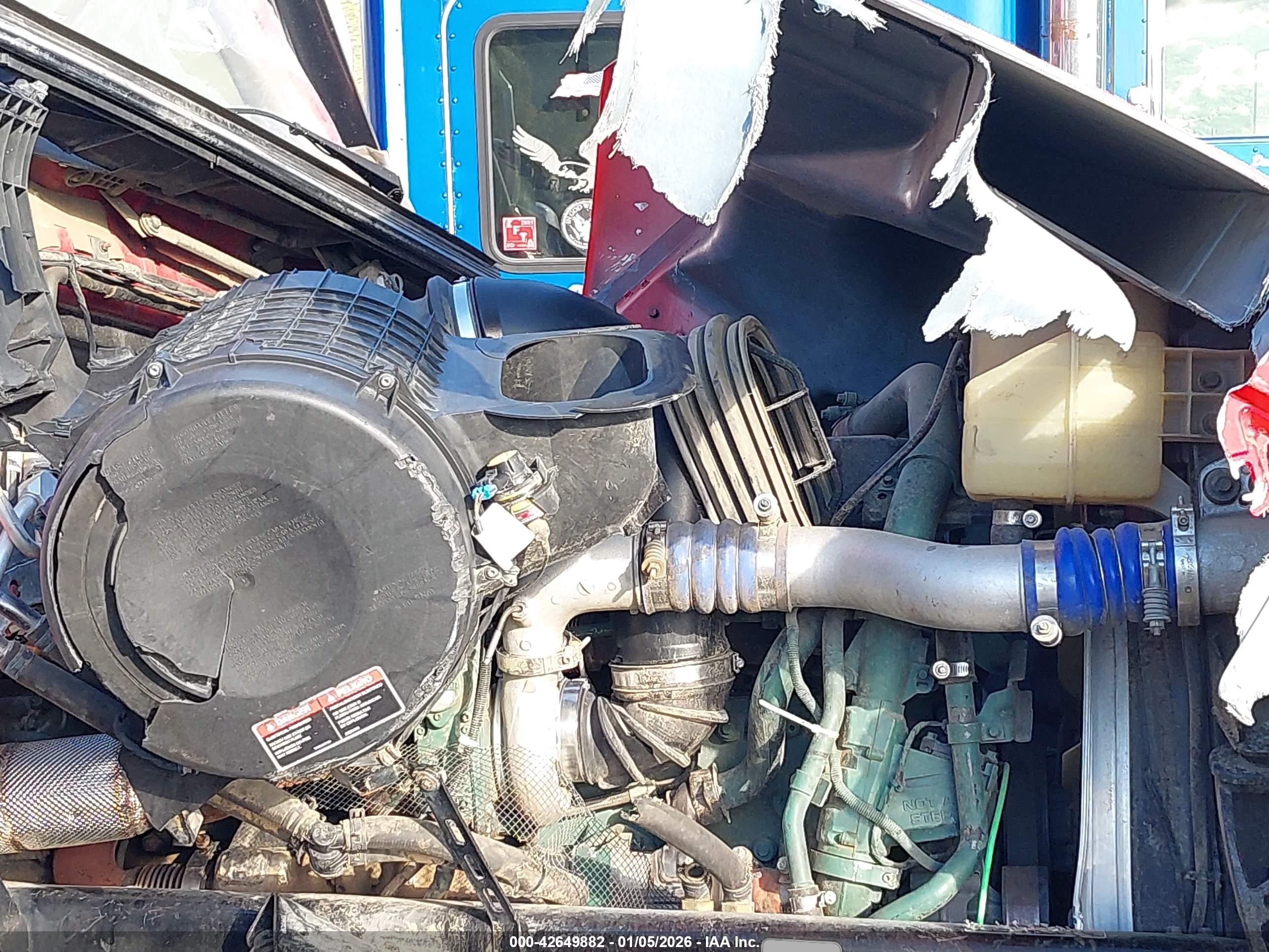 VOLVO VNL image 10