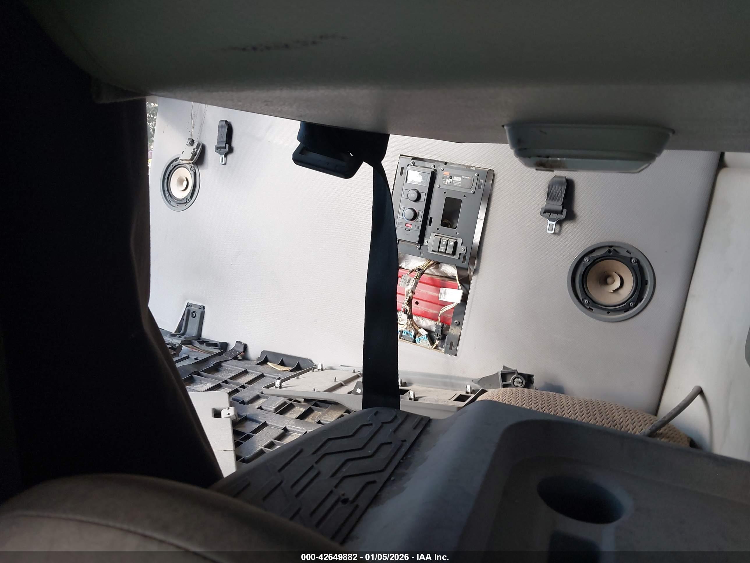 VOLVO VNL image 7