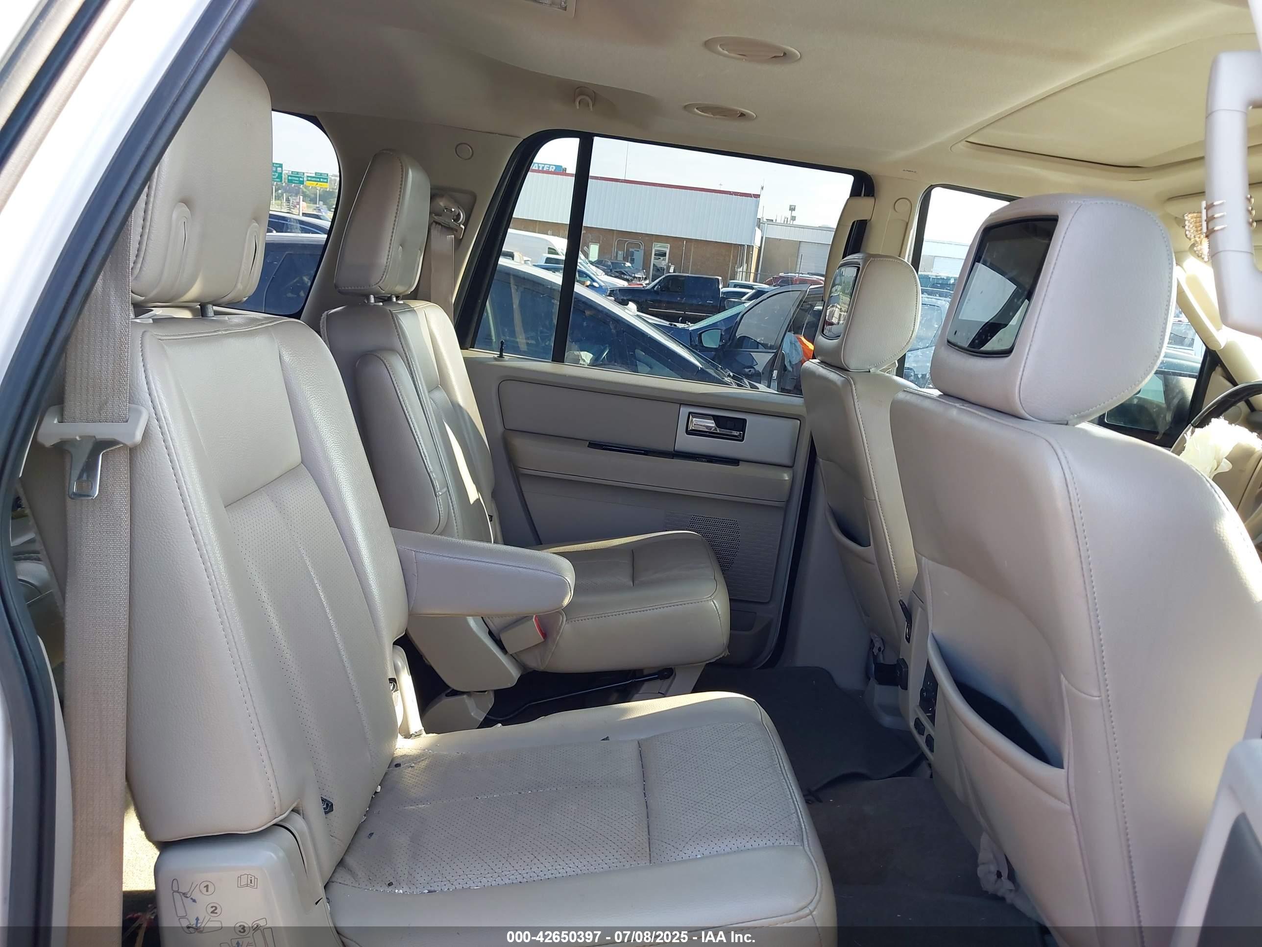 FORD EXPEDITION image 8