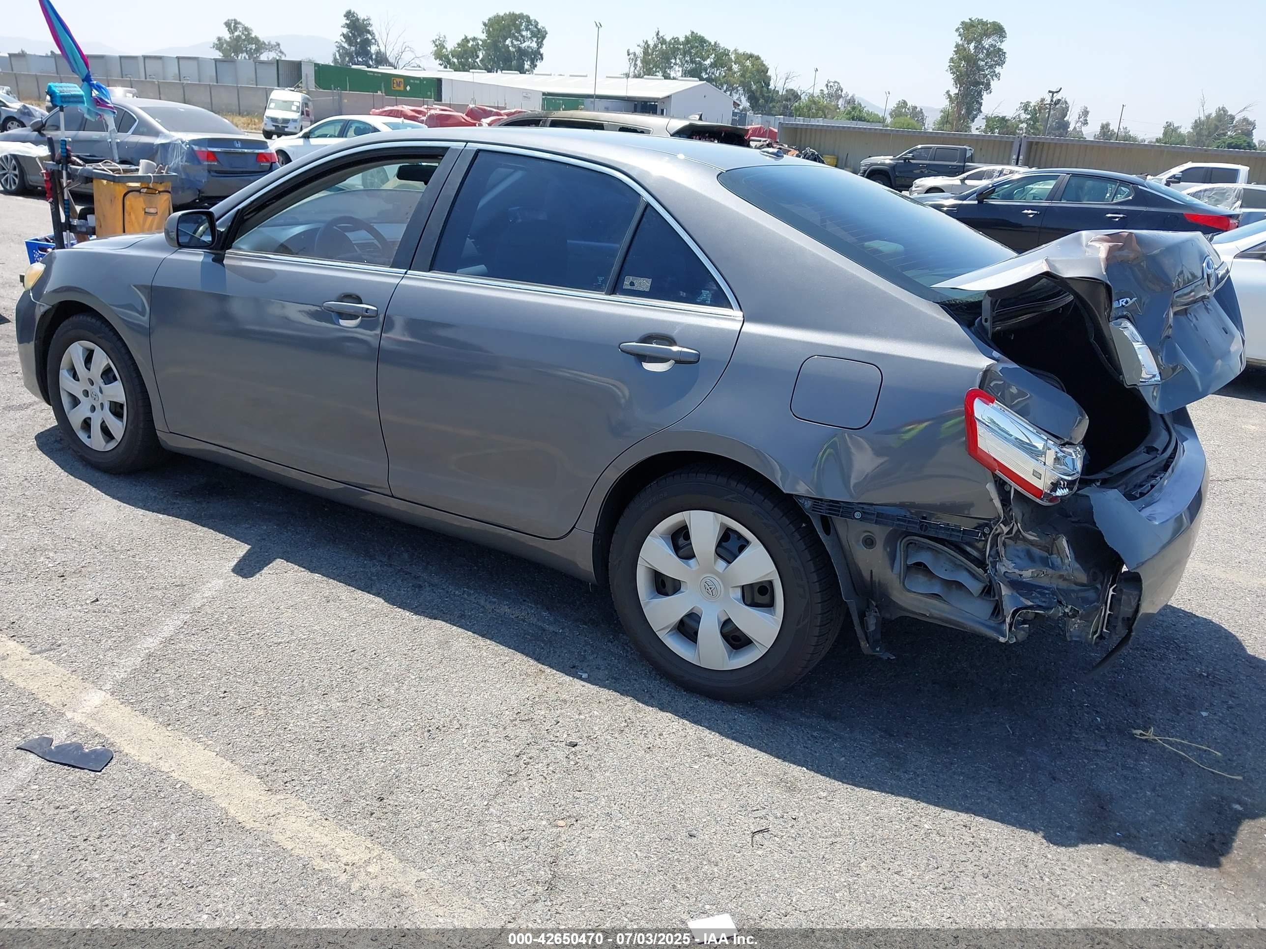 TOYOTA CAMRY image 3