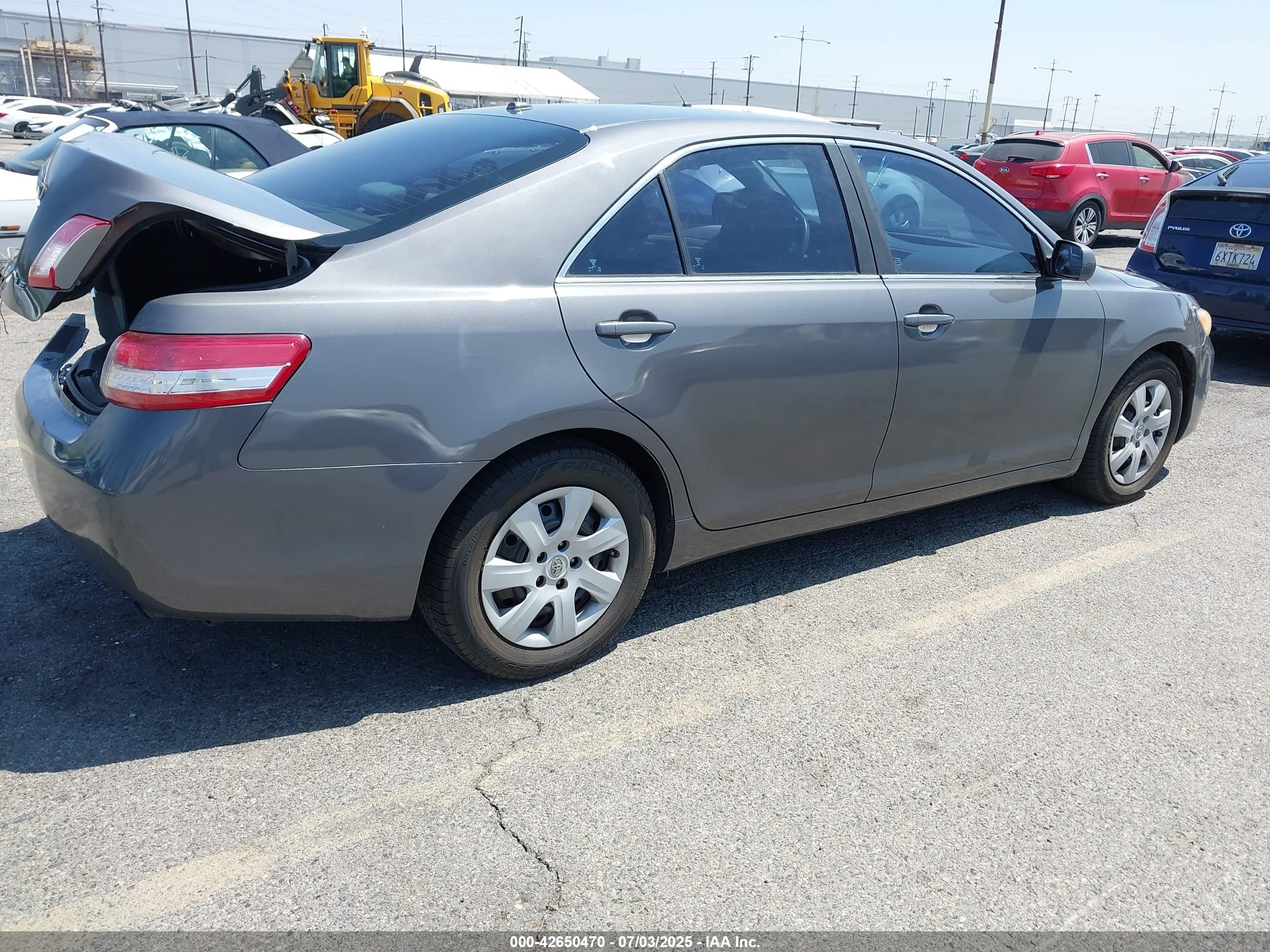 TOYOTA CAMRY image 4